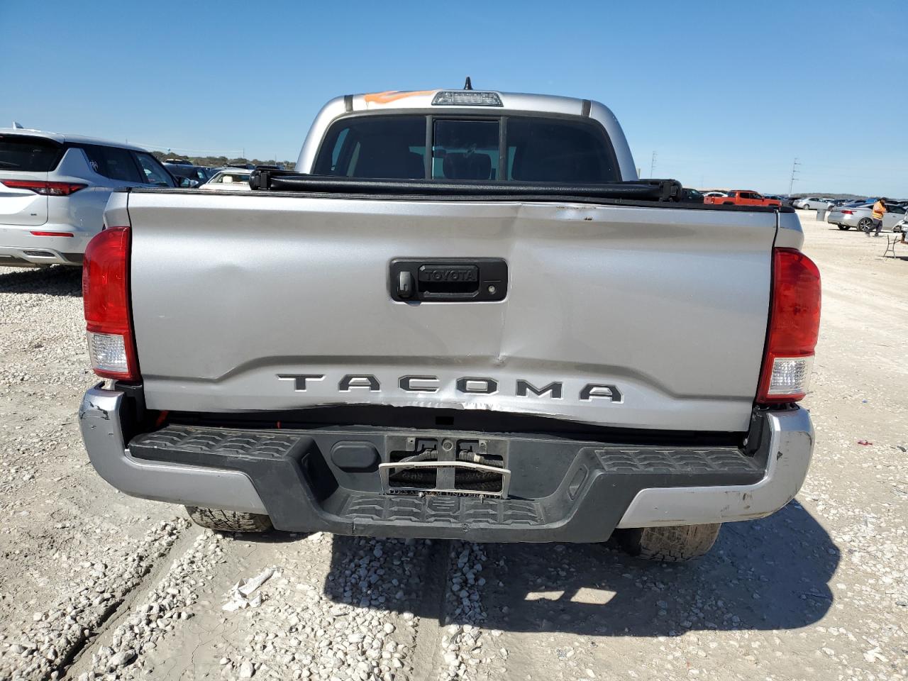 Photo 5 VIN: 5TFAX5GN6HX097352 - TOYOTA TACOMA 