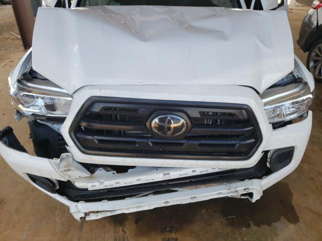 Photo 6 VIN: 5TFAX5GN6JX104791 - TOYOTA TACOMA DOU 