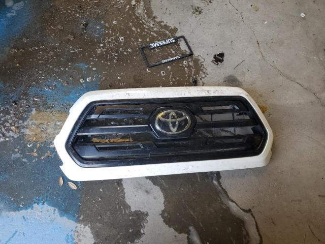 Photo 11 VIN: 5TFAX5GN6KX141874 - TOYOTA TACOMA DOU 