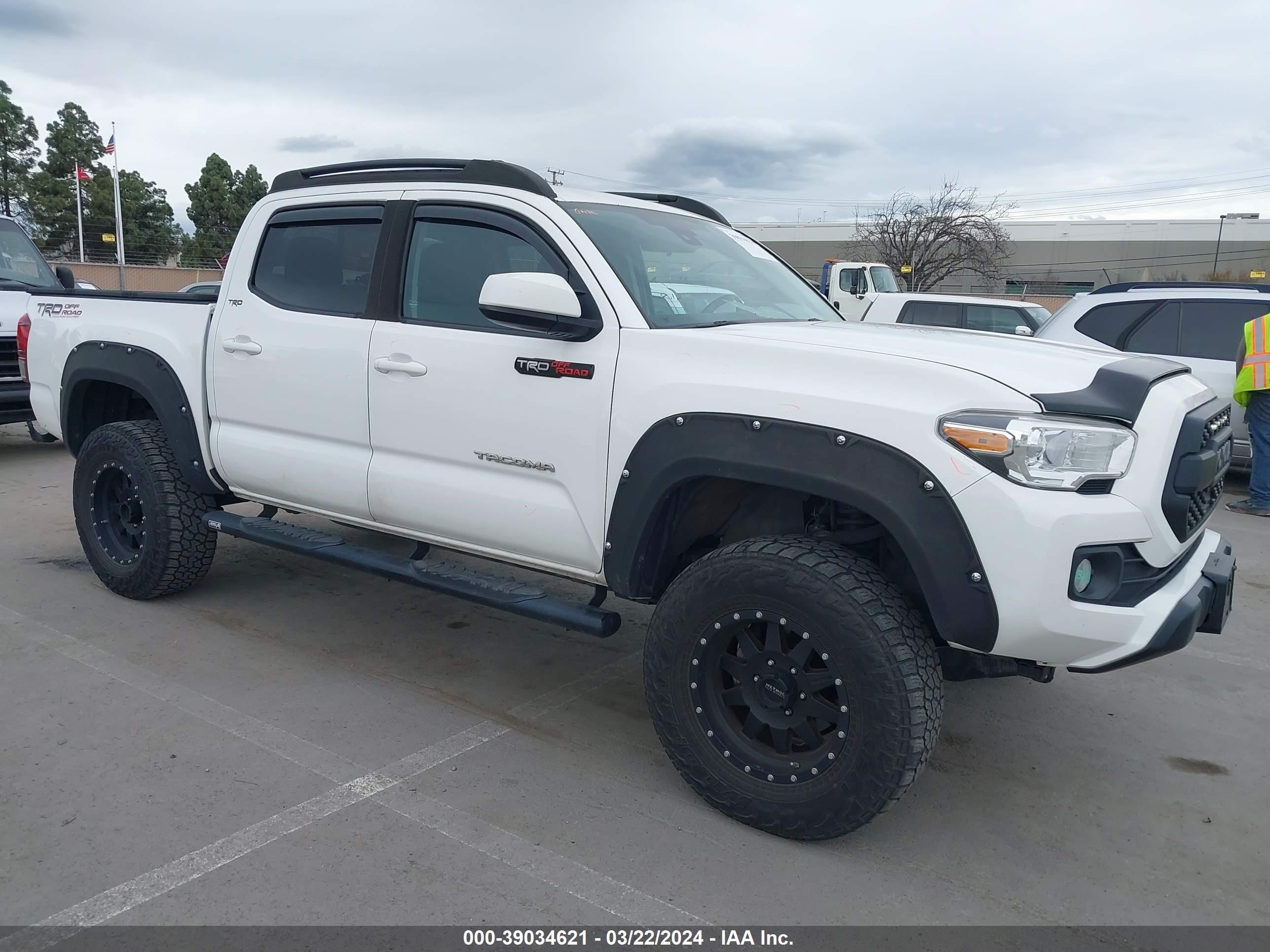 Photo 0 VIN: 5TFAX5GN7KX141592 - TOYOTA TACOMA 