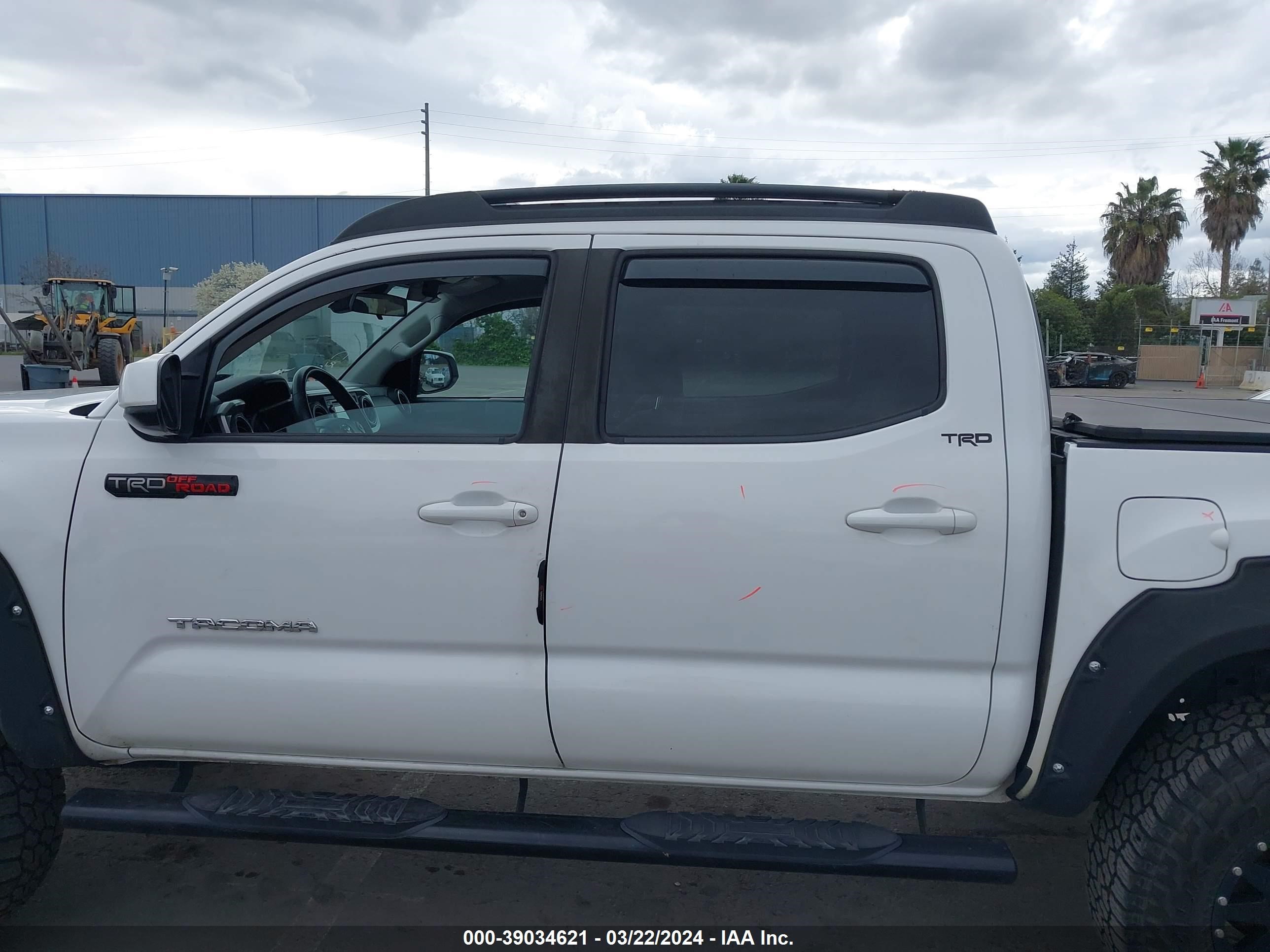 Photo 13 VIN: 5TFAX5GN7KX141592 - TOYOTA TACOMA 