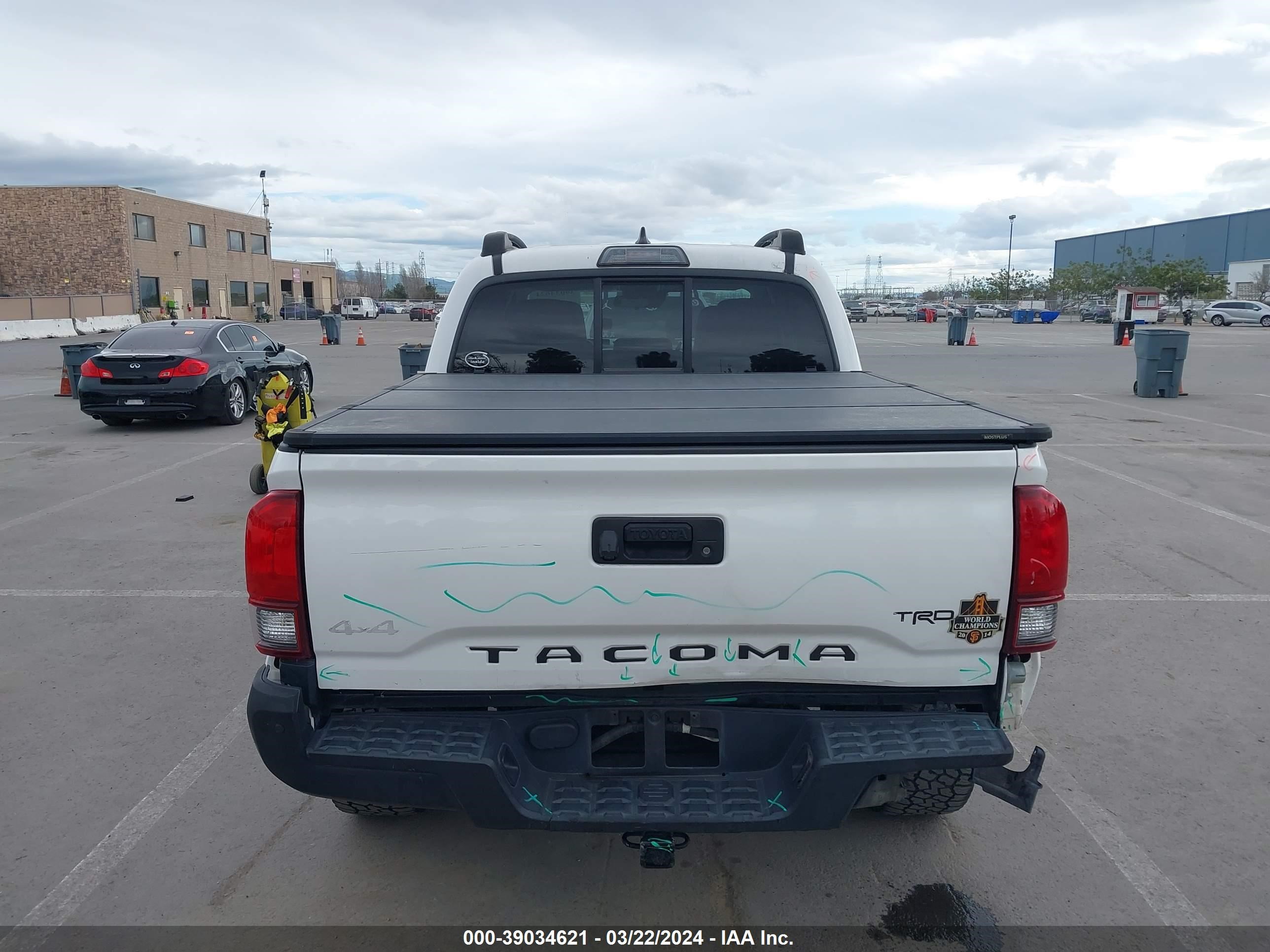 Photo 15 VIN: 5TFAX5GN7KX141592 - TOYOTA TACOMA 