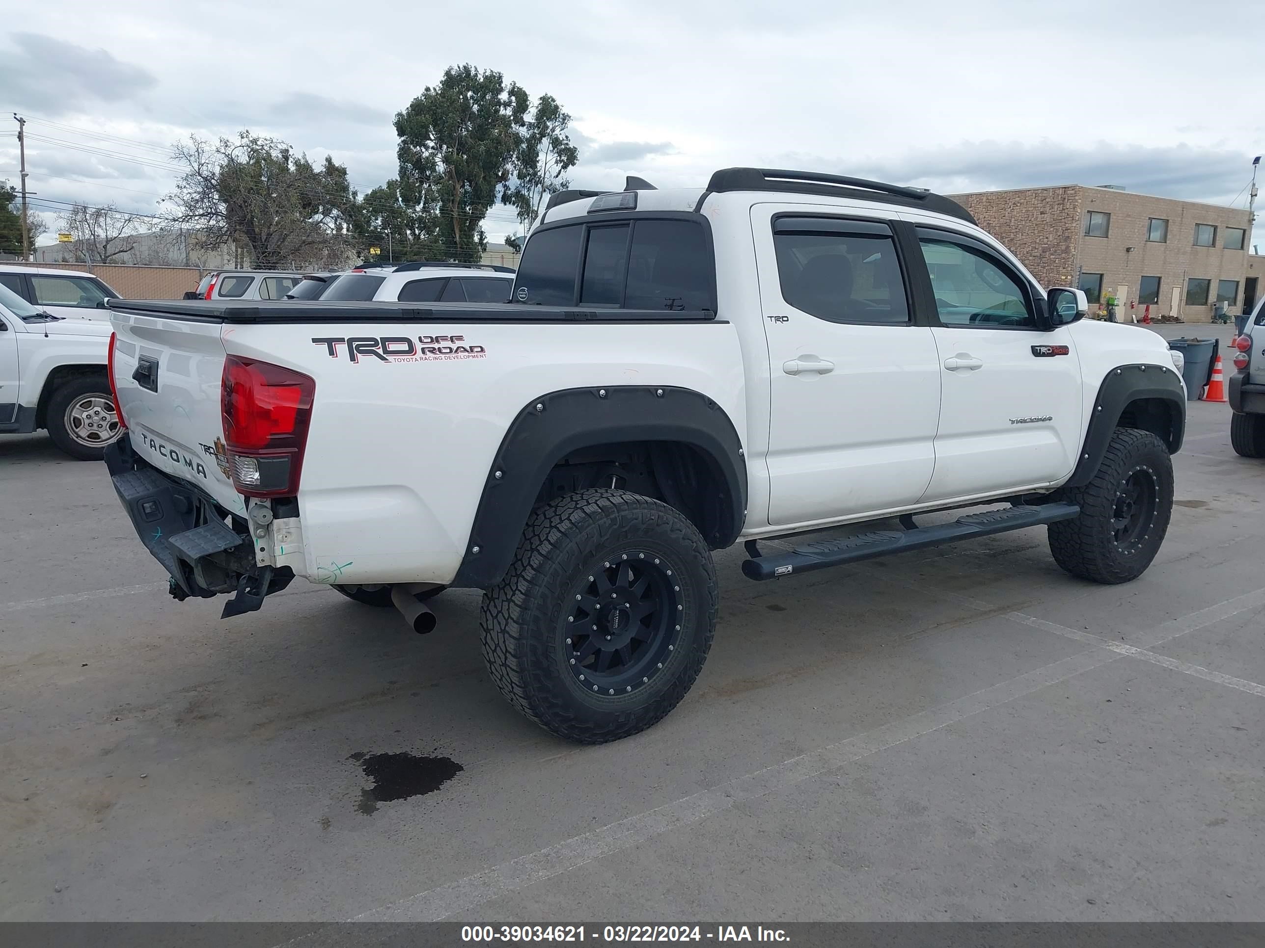 Photo 3 VIN: 5TFAX5GN7KX141592 - TOYOTA TACOMA 