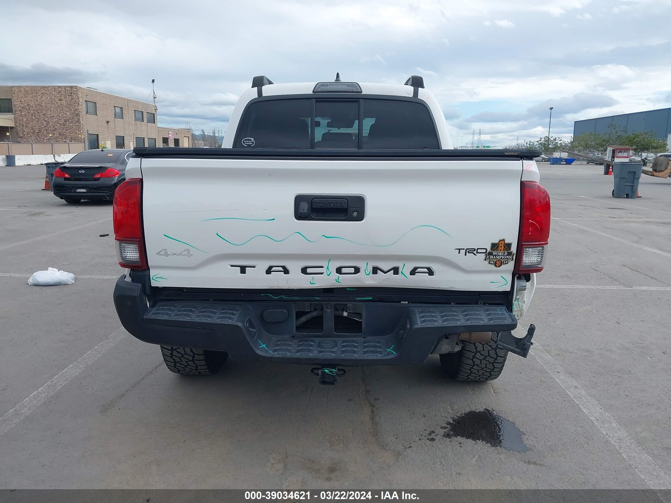 Photo 5 VIN: 5TFAX5GN7KX141592 - TOYOTA TACOMA 