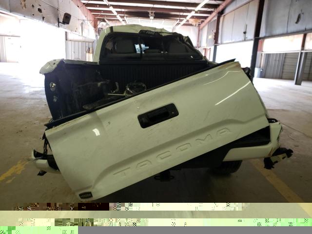 Photo 5 VIN: 5TFAX5GN7KX158246 - TOYOTA TACOMA DOU 