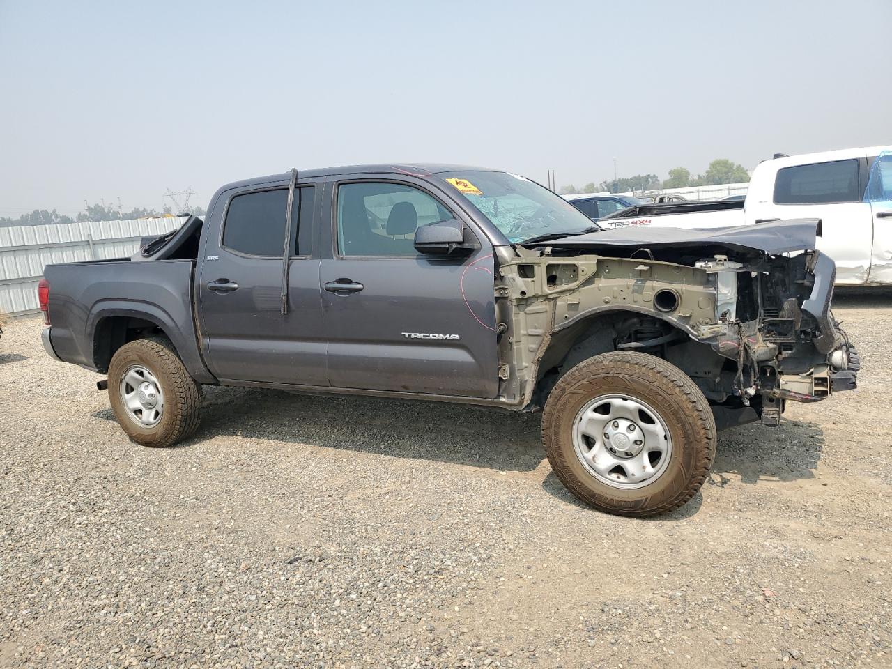 Photo 3 VIN: 5TFAX5GN8KX140158 - TOYOTA TACOMA 