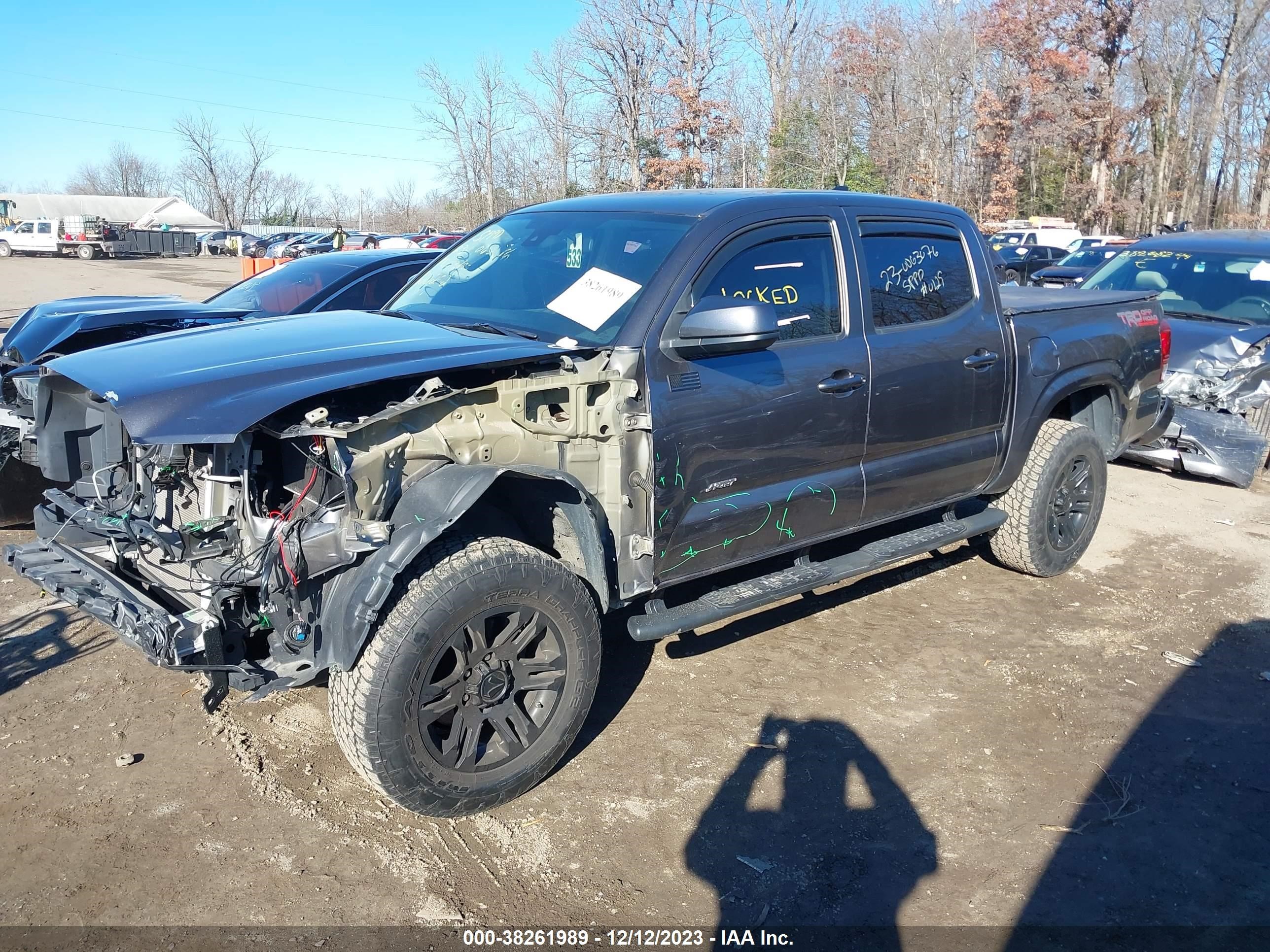 Photo 1 VIN: 5TFAX5GN9JX126252 - TOYOTA TACOMA 