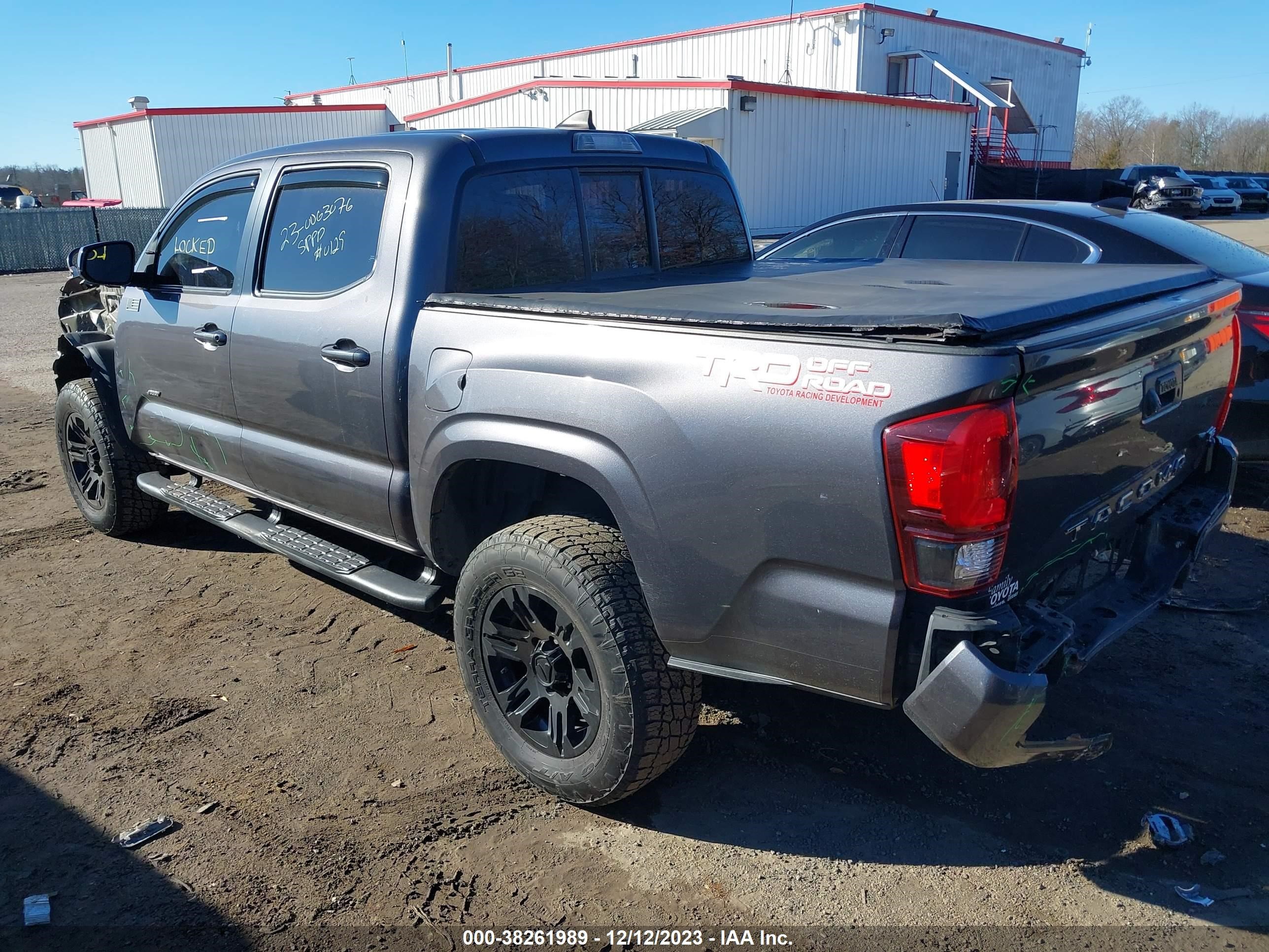 Photo 2 VIN: 5TFAX5GN9JX126252 - TOYOTA TACOMA 