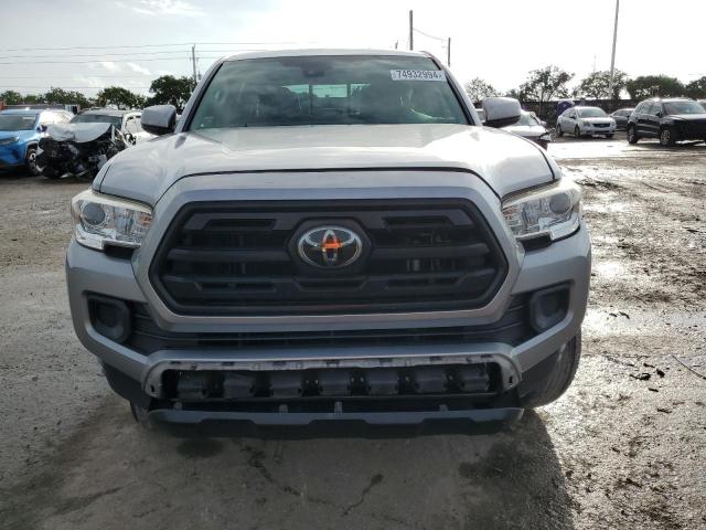 Photo 4 VIN: 5TFAX5GNXJX128995 - TOYOTA TACOMA DOU 