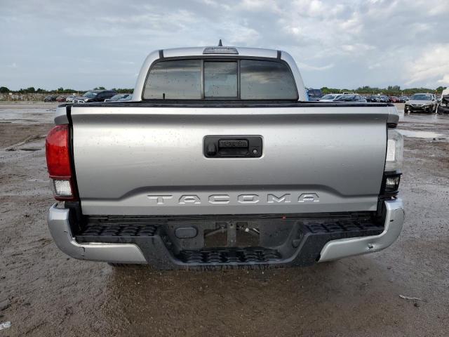 Photo 5 VIN: 5TFAX5GNXJX128995 - TOYOTA TACOMA DOU 