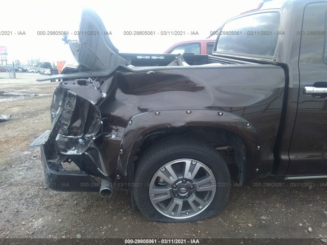 Photo 5 VIN: 5TFAY5F11LX886593 - TOYOTA TUNDRA 4WD 