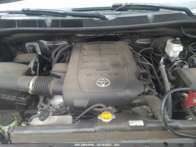 Photo 9 VIN: 5TFAY5F13FX457380 - TOYOTA TUNDRA 4WD TRUCK 