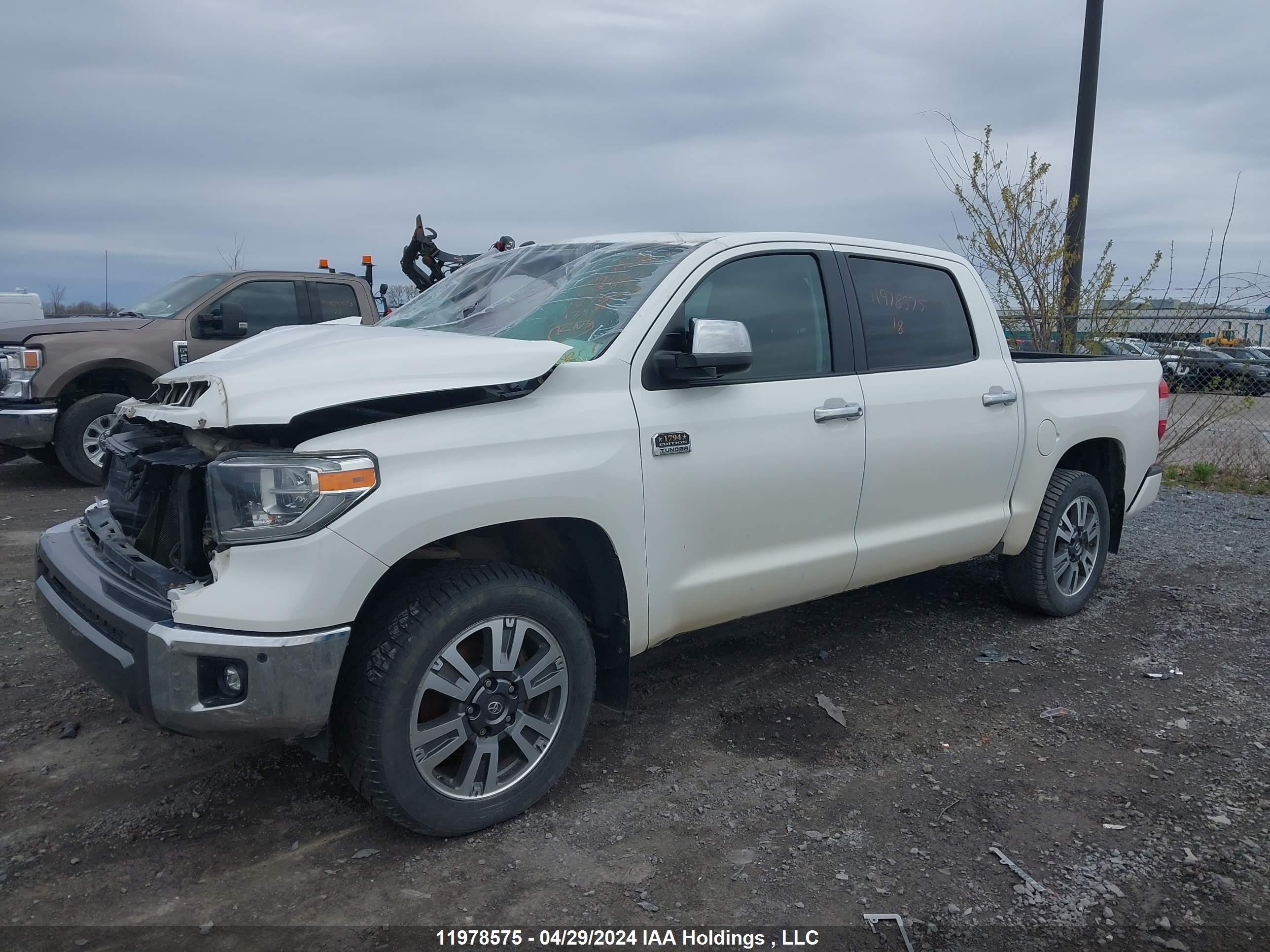 Photo 1 VIN: 5TFAY5F13JX682052 - TOYOTA TUNDRA 