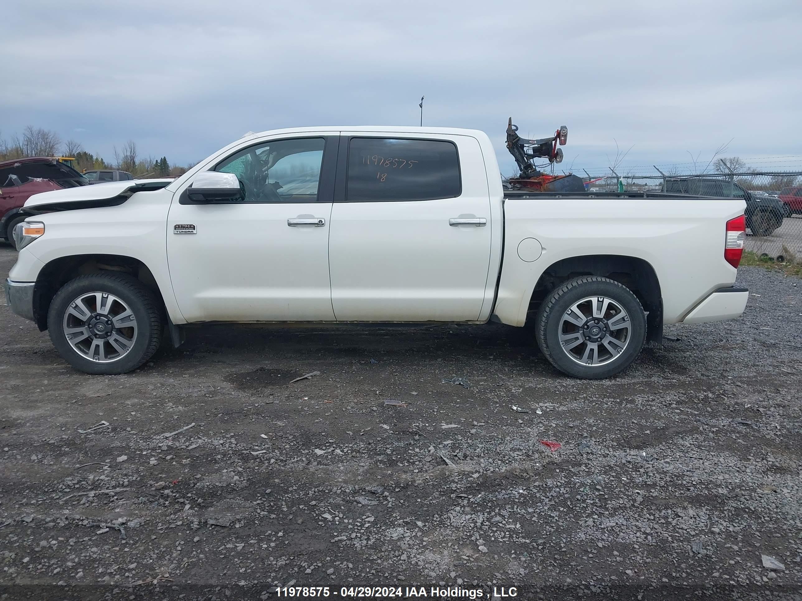 Photo 14 VIN: 5TFAY5F13JX682052 - TOYOTA TUNDRA 