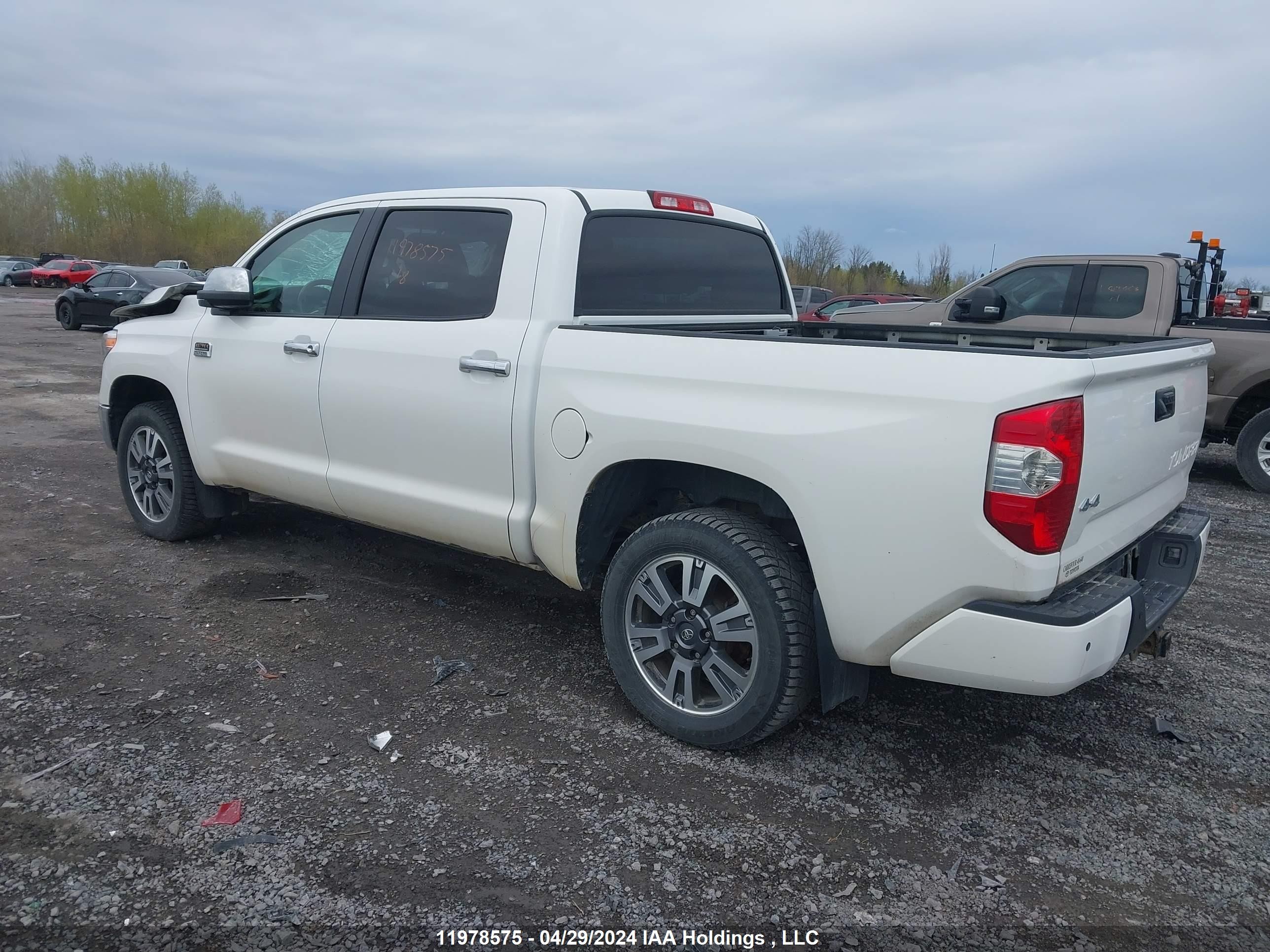 Photo 2 VIN: 5TFAY5F13JX682052 - TOYOTA TUNDRA 