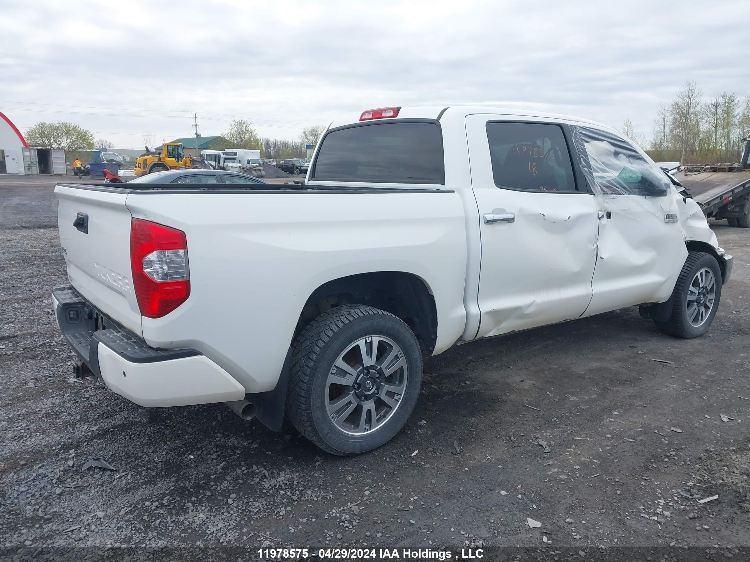 Photo 3 VIN: 5TFAY5F13JX682052 - TOYOTA TUNDRA 