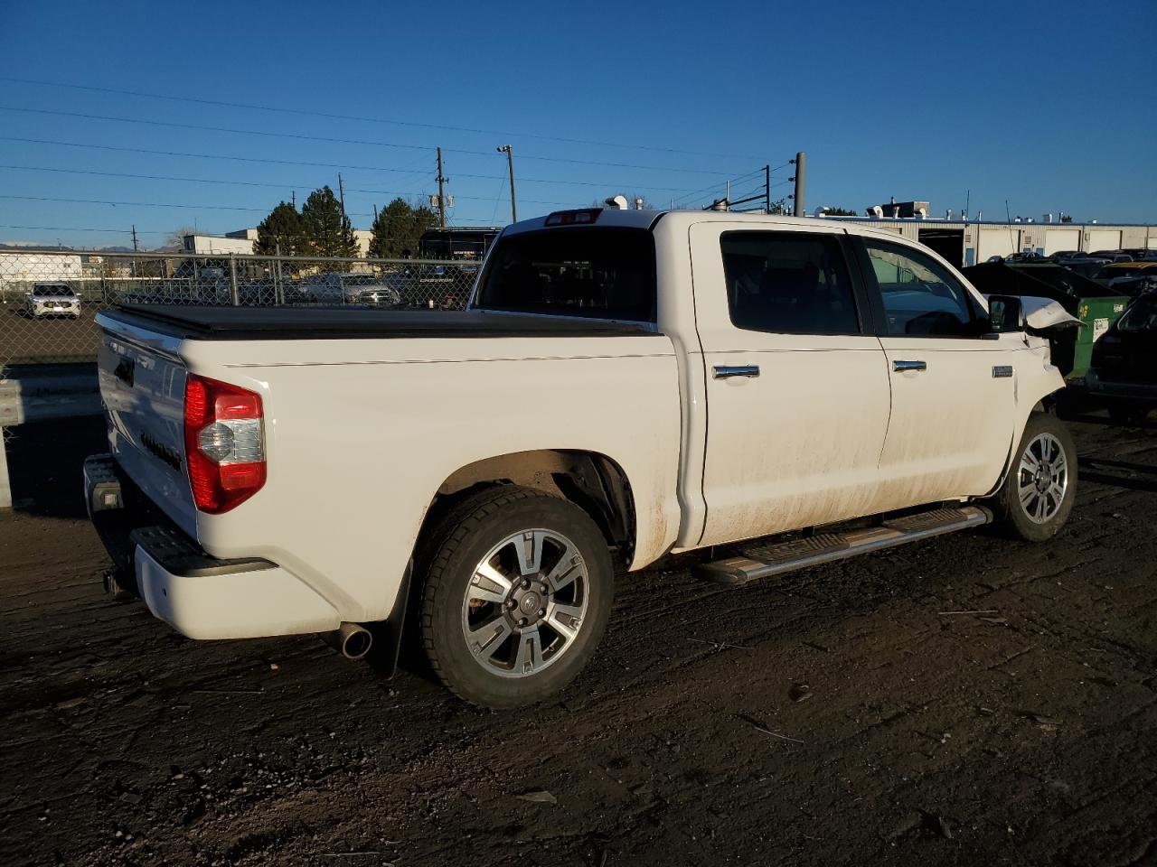 Photo 2 VIN: 5TFAY5F13JX705393 - TOYOTA TUNDRA 