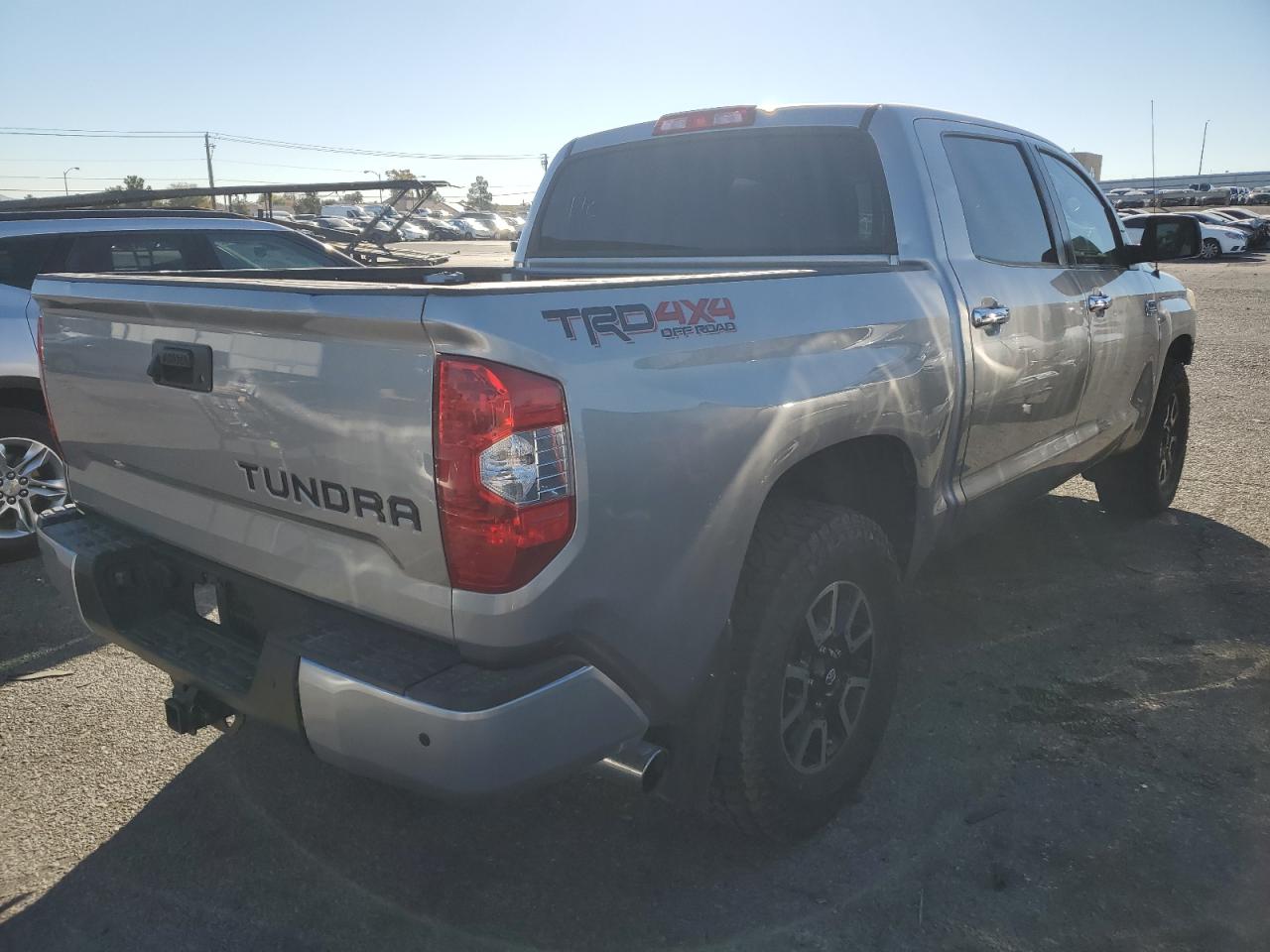 Photo 2 VIN: 5TFAY5F14JX710649 - TOYOTA TUNDRA 