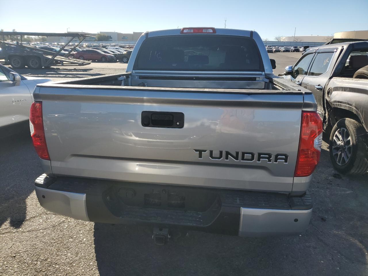 Photo 5 VIN: 5TFAY5F14JX710649 - TOYOTA TUNDRA 