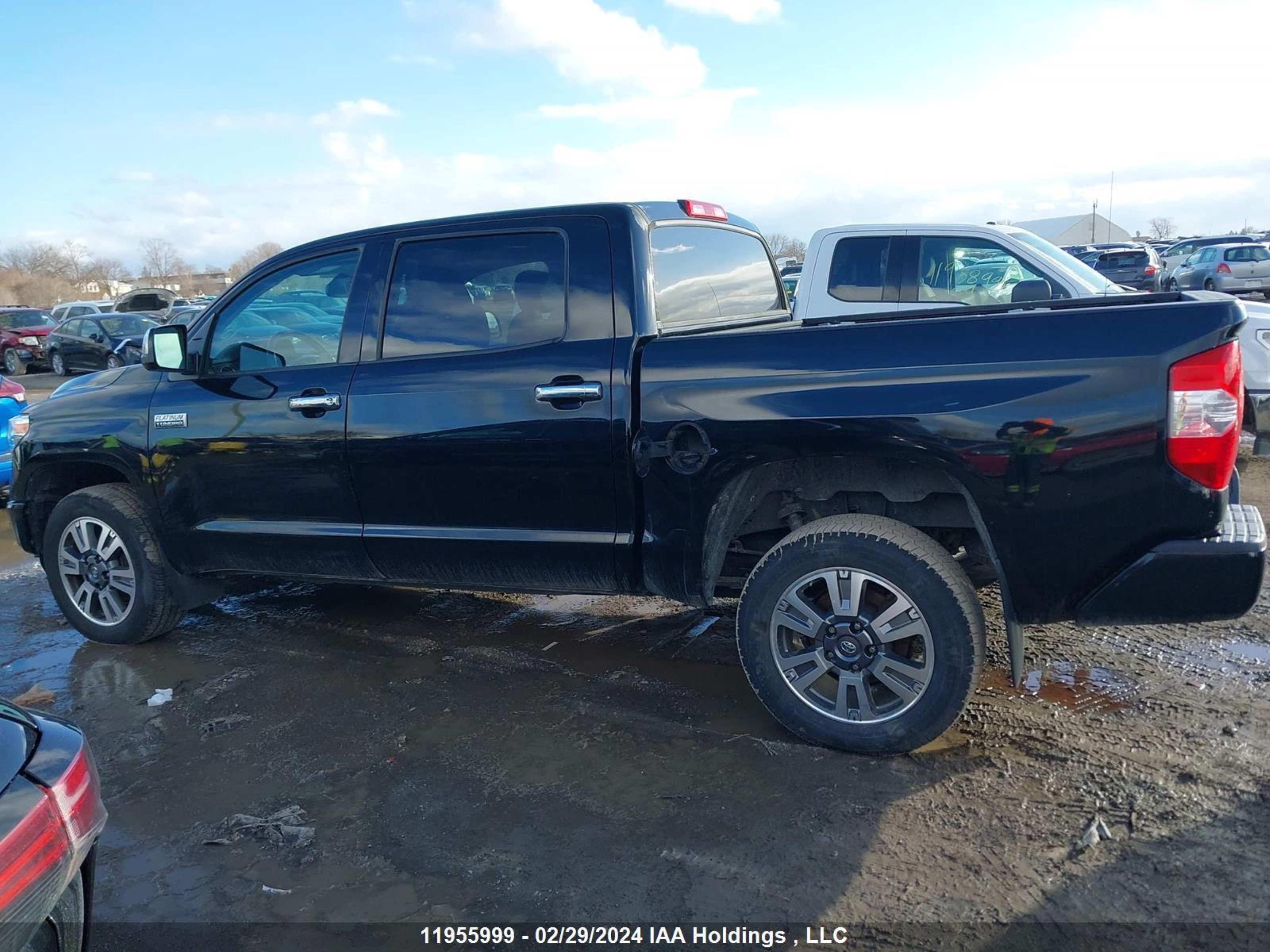 Photo 13 VIN: 5TFAY5F15JX678178 - TOYOTA TUNDRA 