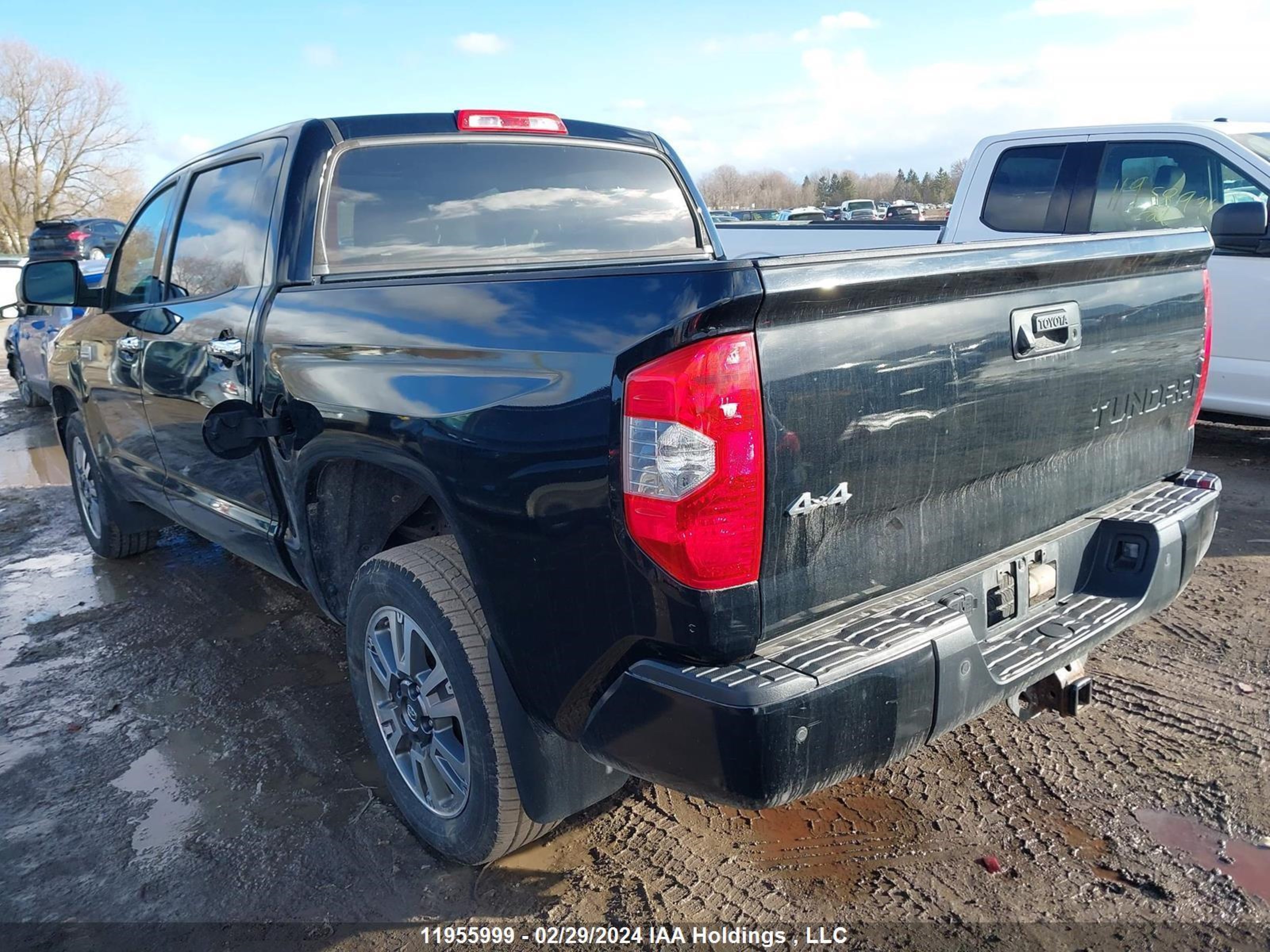 Photo 2 VIN: 5TFAY5F15JX678178 - TOYOTA TUNDRA 