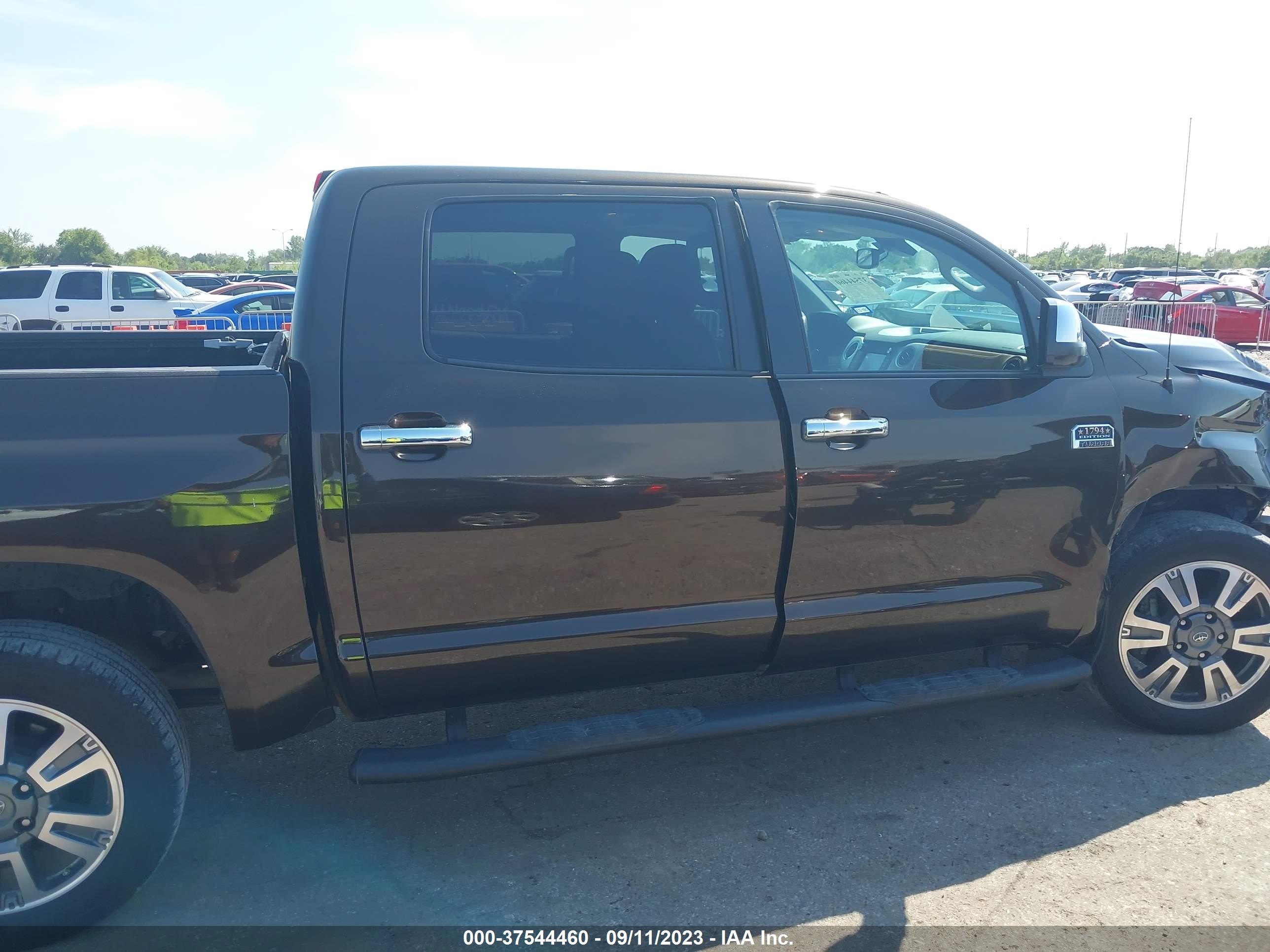 Photo 12 VIN: 5TFAY5F16KX846668 - TOYOTA TUNDRA 