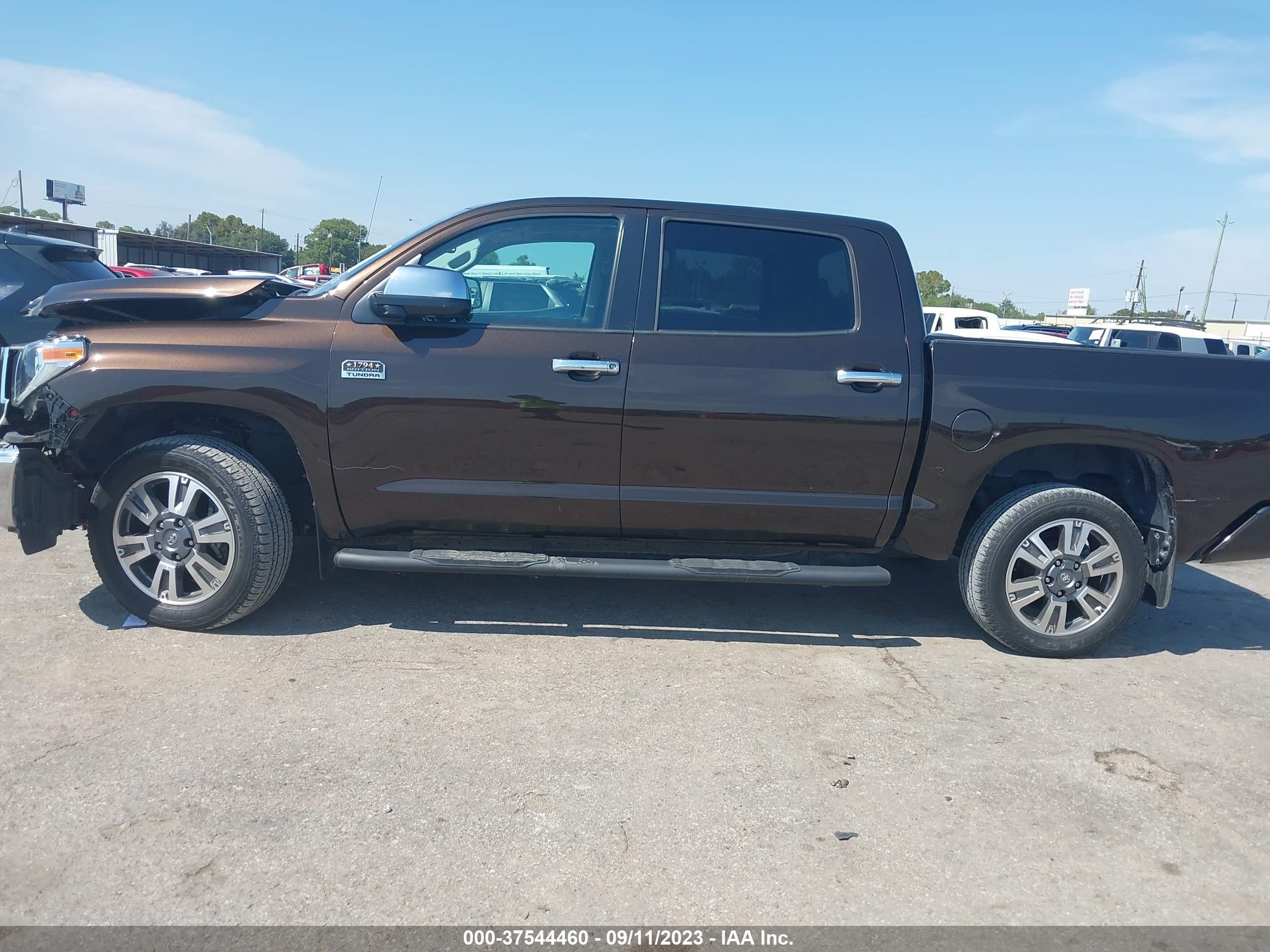 Photo 13 VIN: 5TFAY5F16KX846668 - TOYOTA TUNDRA 