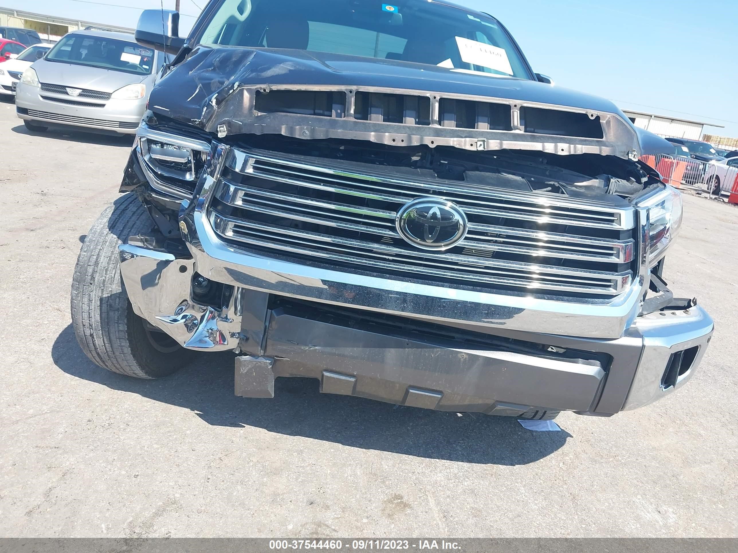 Photo 5 VIN: 5TFAY5F16KX846668 - TOYOTA TUNDRA 