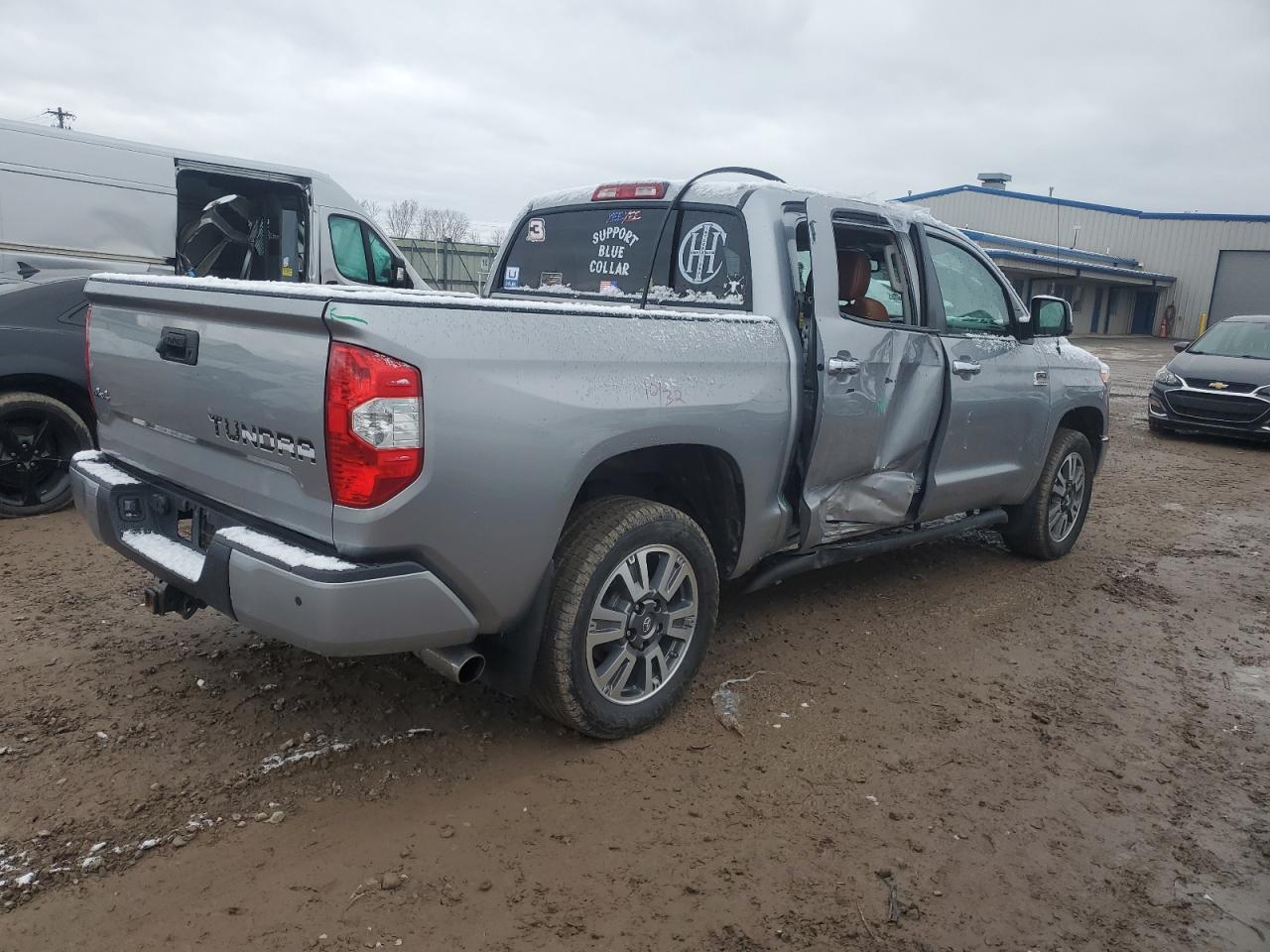 Photo 2 VIN: 5TFAY5F16KX848856 - TOYOTA TUNDRA 