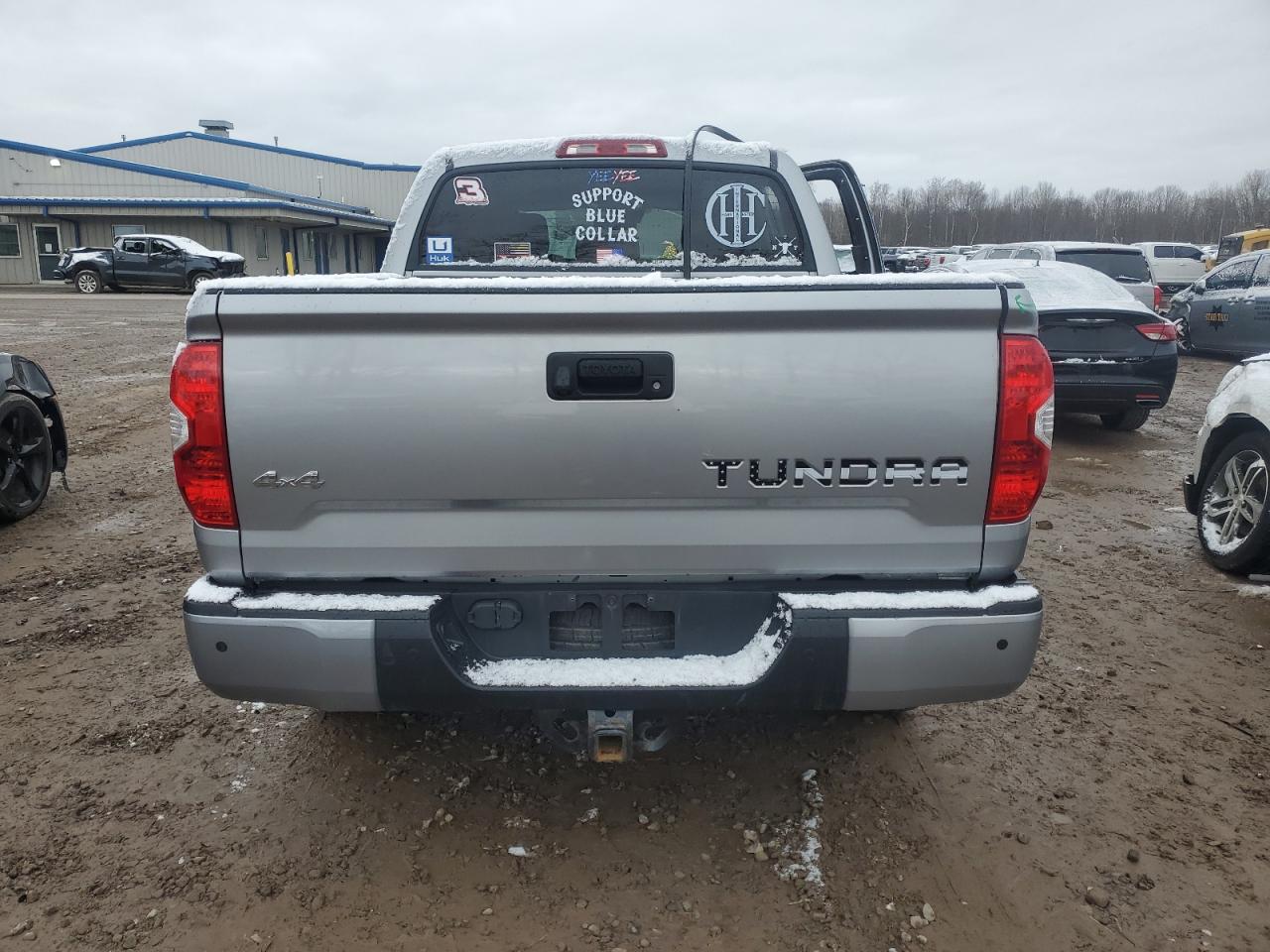 Photo 5 VIN: 5TFAY5F16KX848856 - TOYOTA TUNDRA 