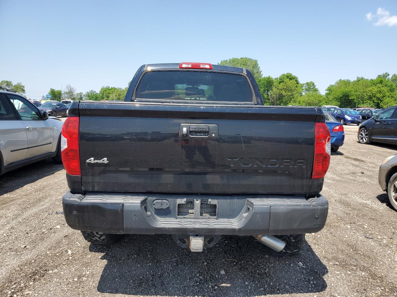 Photo 5 VIN: 5TFAY5F17EX334874 - TOYOTA TUNDRA 