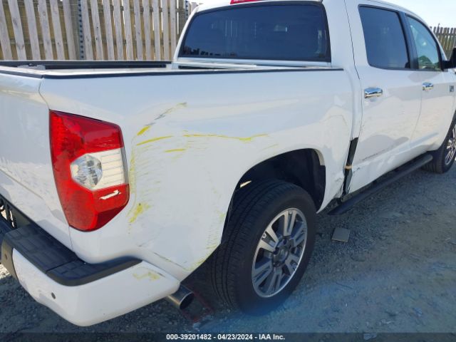 Photo 5 VIN: 5TFAY5F17KX813758 - TOYOTA TUNDRA 