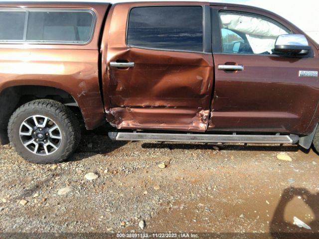 Photo 5 VIN: 5TFAY5F19EX326596 - TOYOTA TUNDRA 4WD TRUCK 