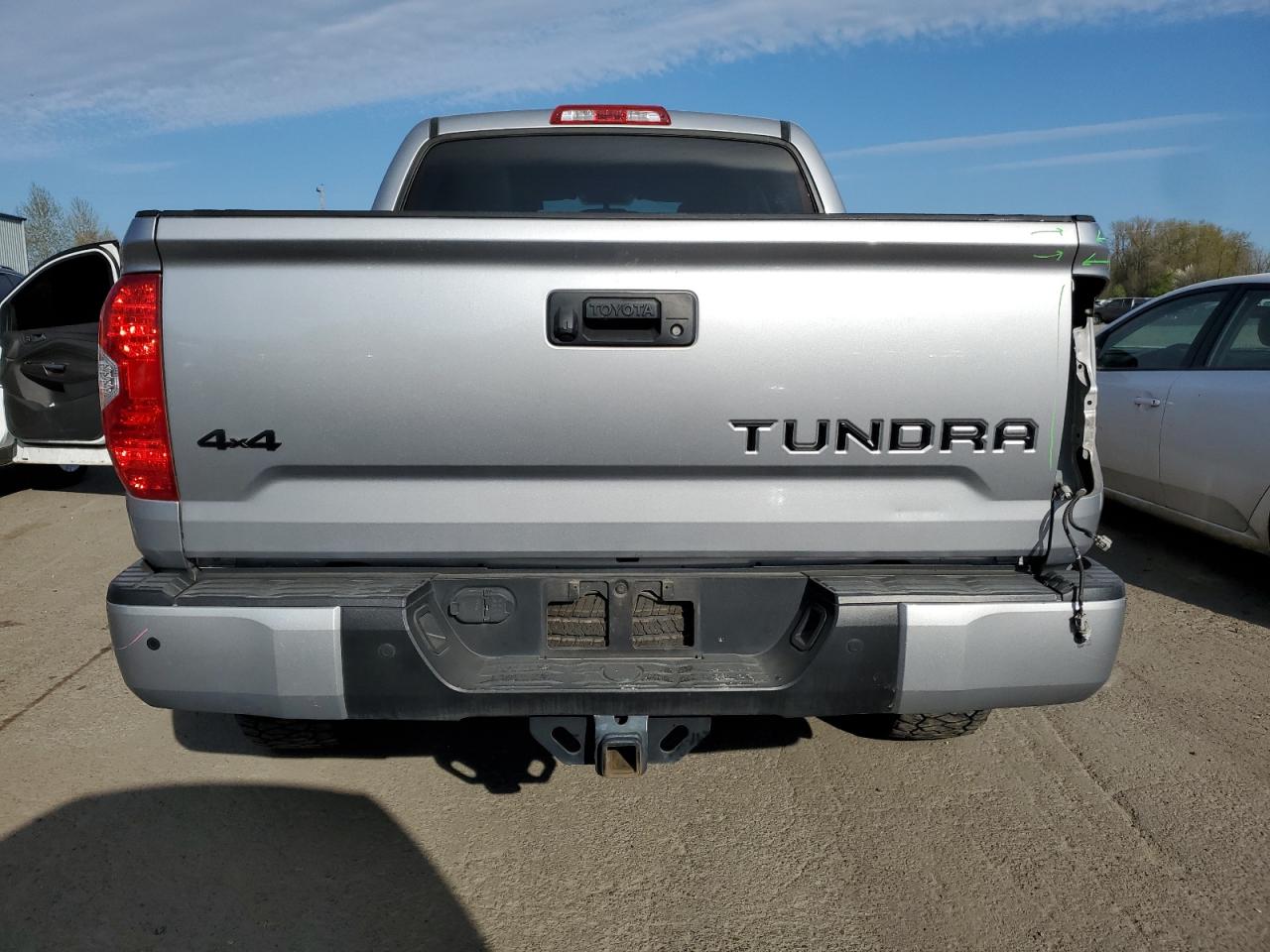 Photo 5 VIN: 5TFAY5F19GX524033 - TOYOTA TUNDRA 