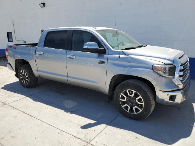 Photo 3 VIN: 5TFAY5F19JX723056 - TOYOTA TUNDRA CRE 