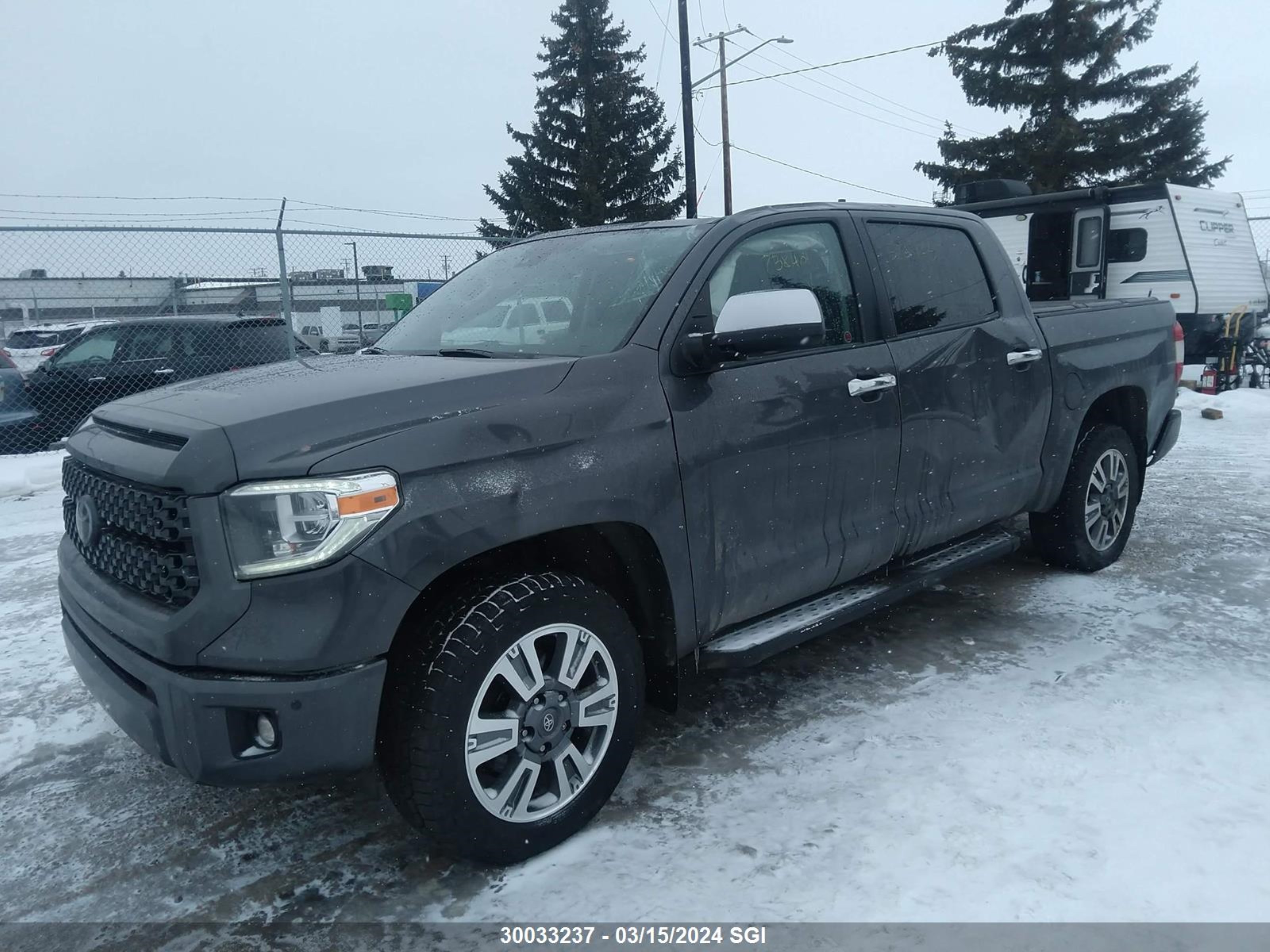 Photo 1 VIN: 5TFAY5F19JX738401 - TOYOTA TUNDRA 