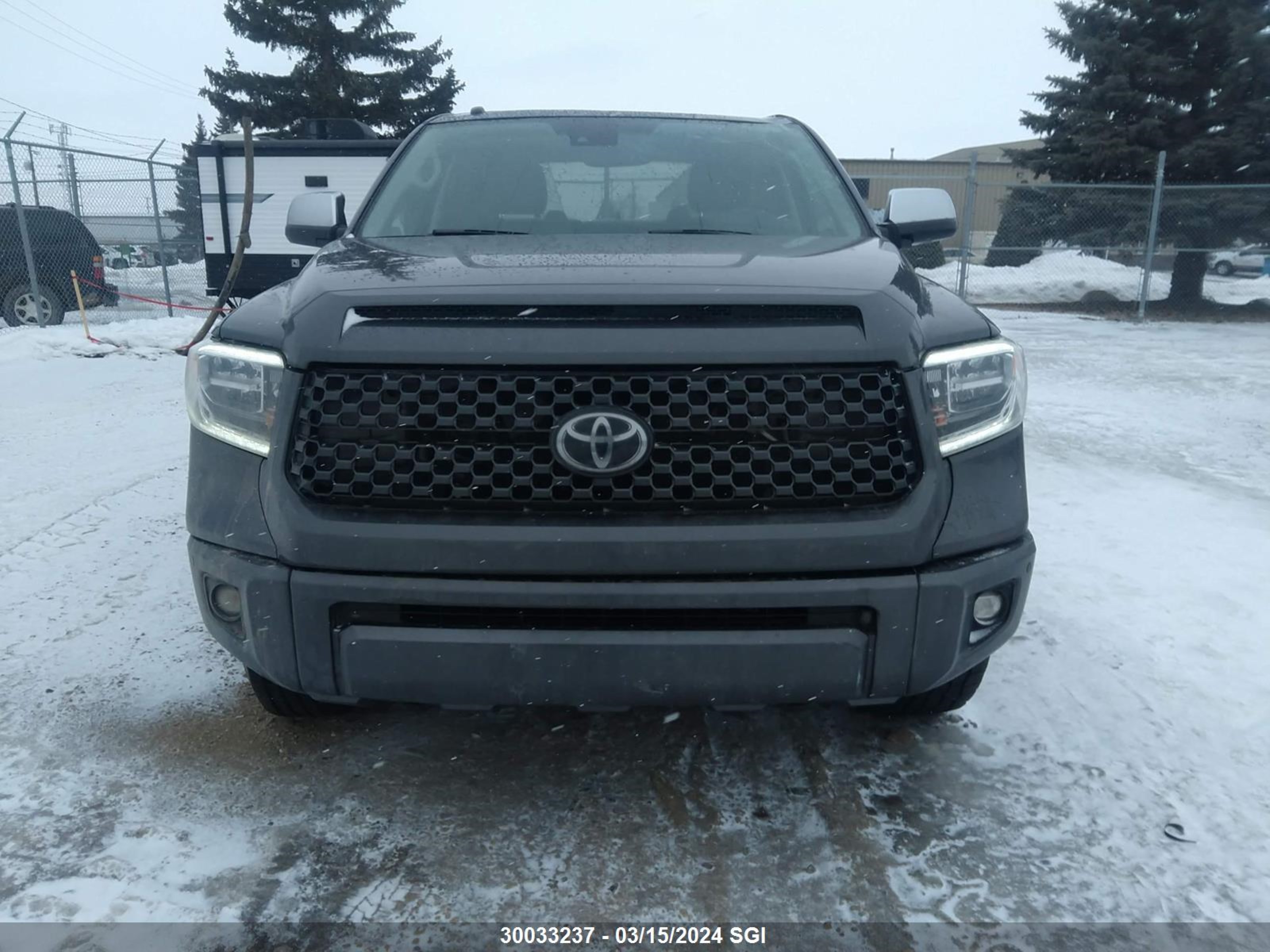 Photo 11 VIN: 5TFAY5F19JX738401 - TOYOTA TUNDRA 