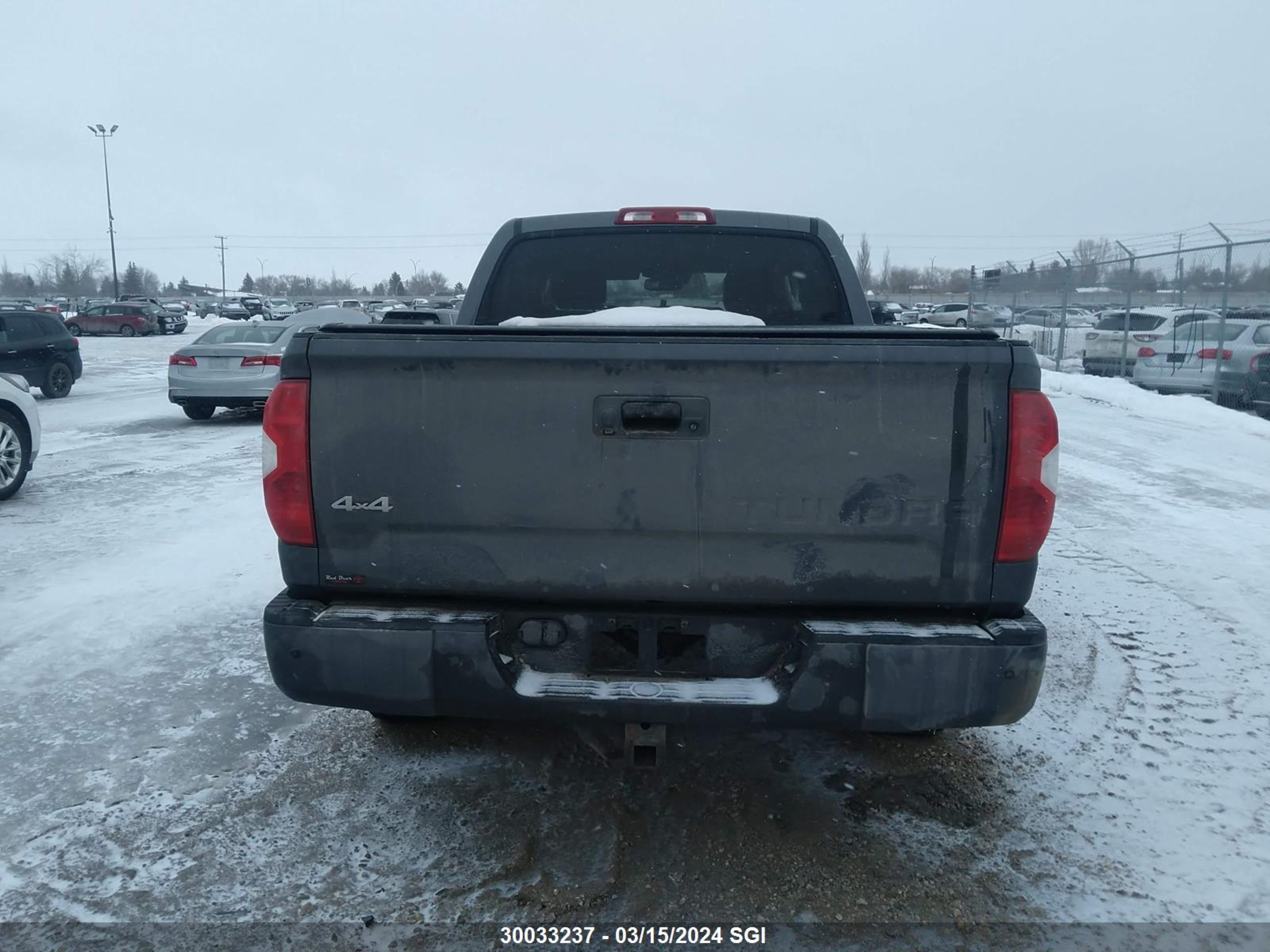 Photo 15 VIN: 5TFAY5F19JX738401 - TOYOTA TUNDRA 