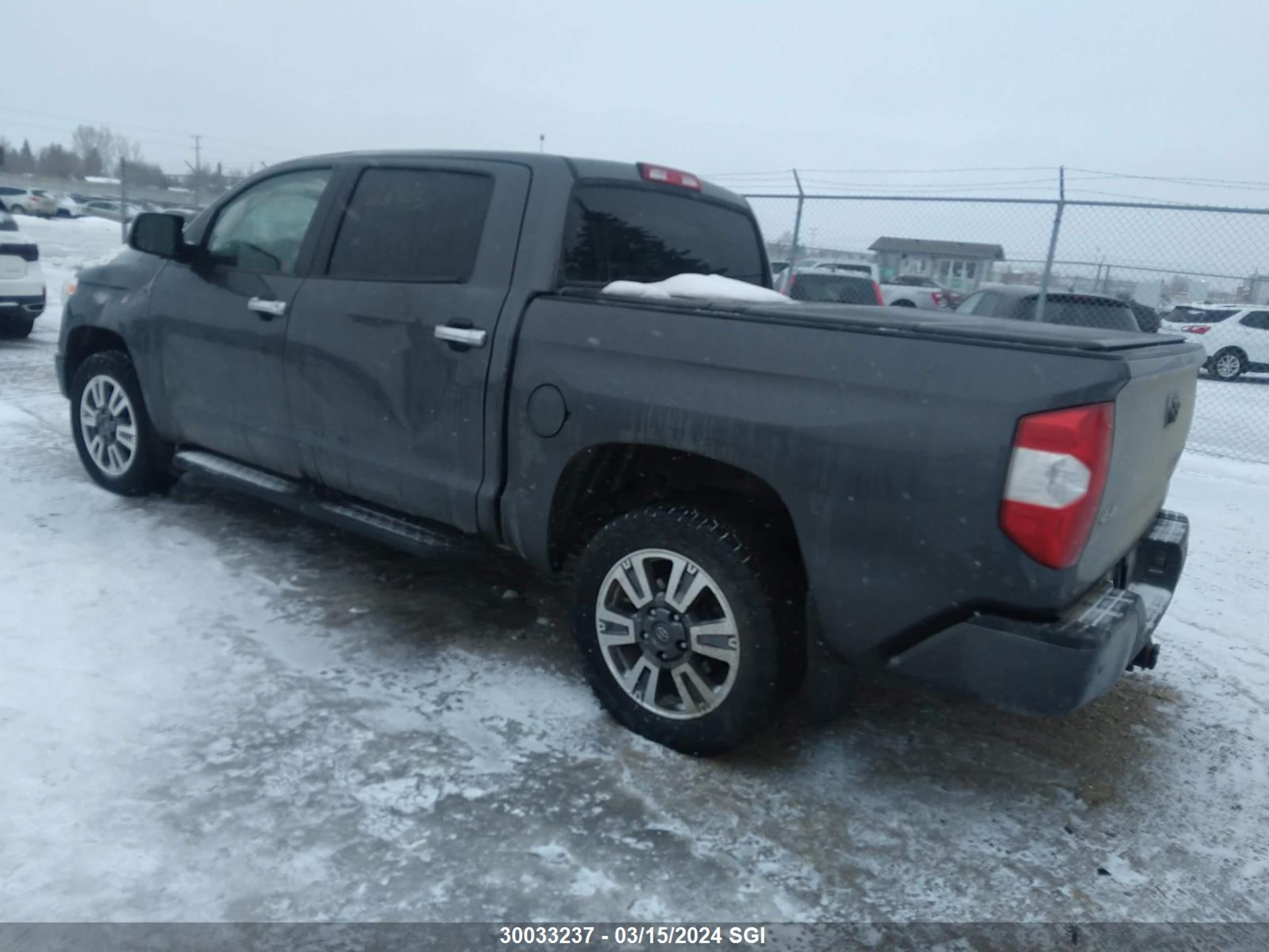 Photo 2 VIN: 5TFAY5F19JX738401 - TOYOTA TUNDRA 