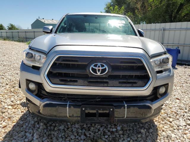 Photo 4 VIN: 5TFAZ5CN0HX050897 - TOYOTA TACOMA 