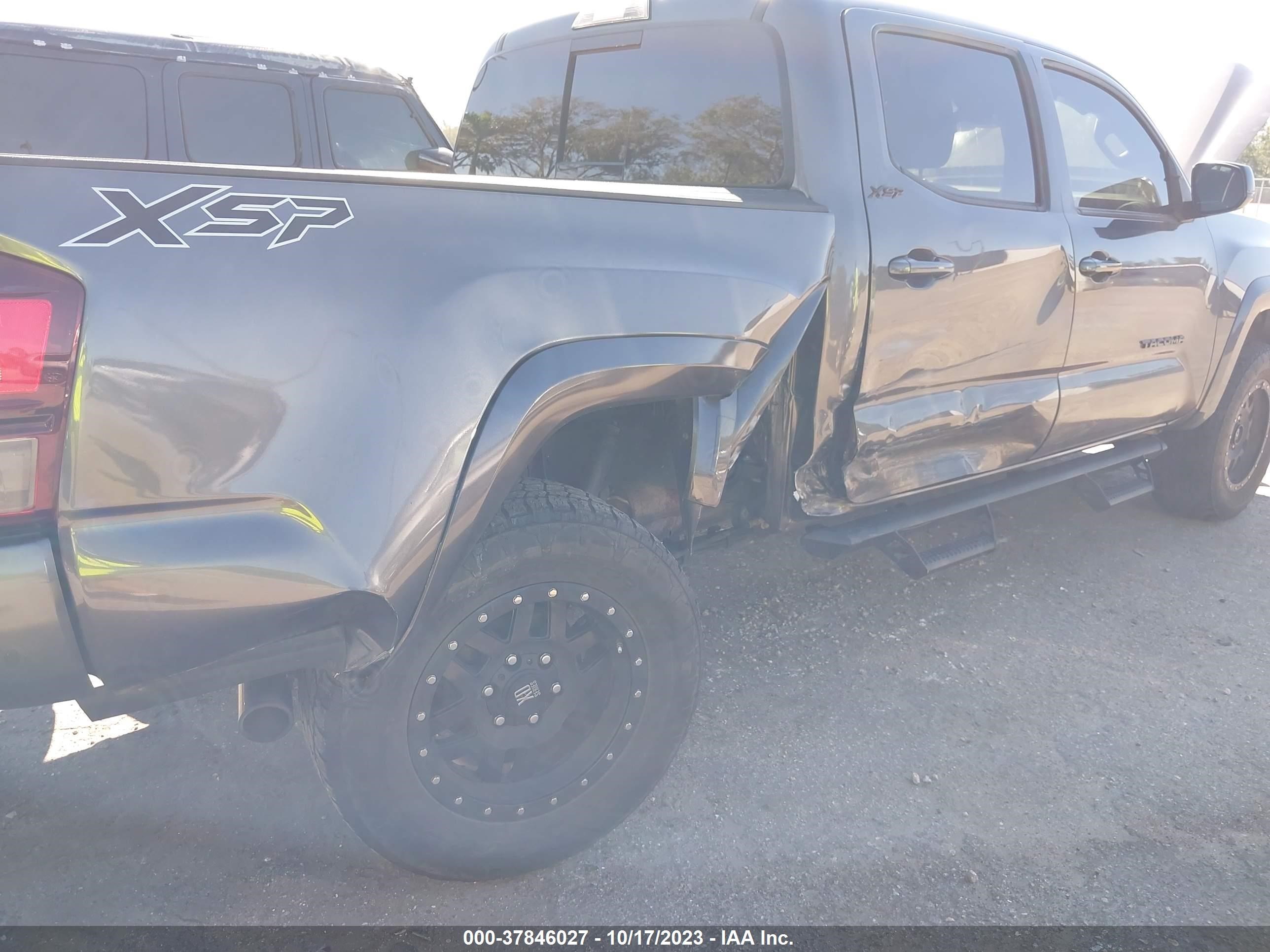 Photo 11 VIN: 5TFAZ5CN0KX079369 - TOYOTA TACOMA 