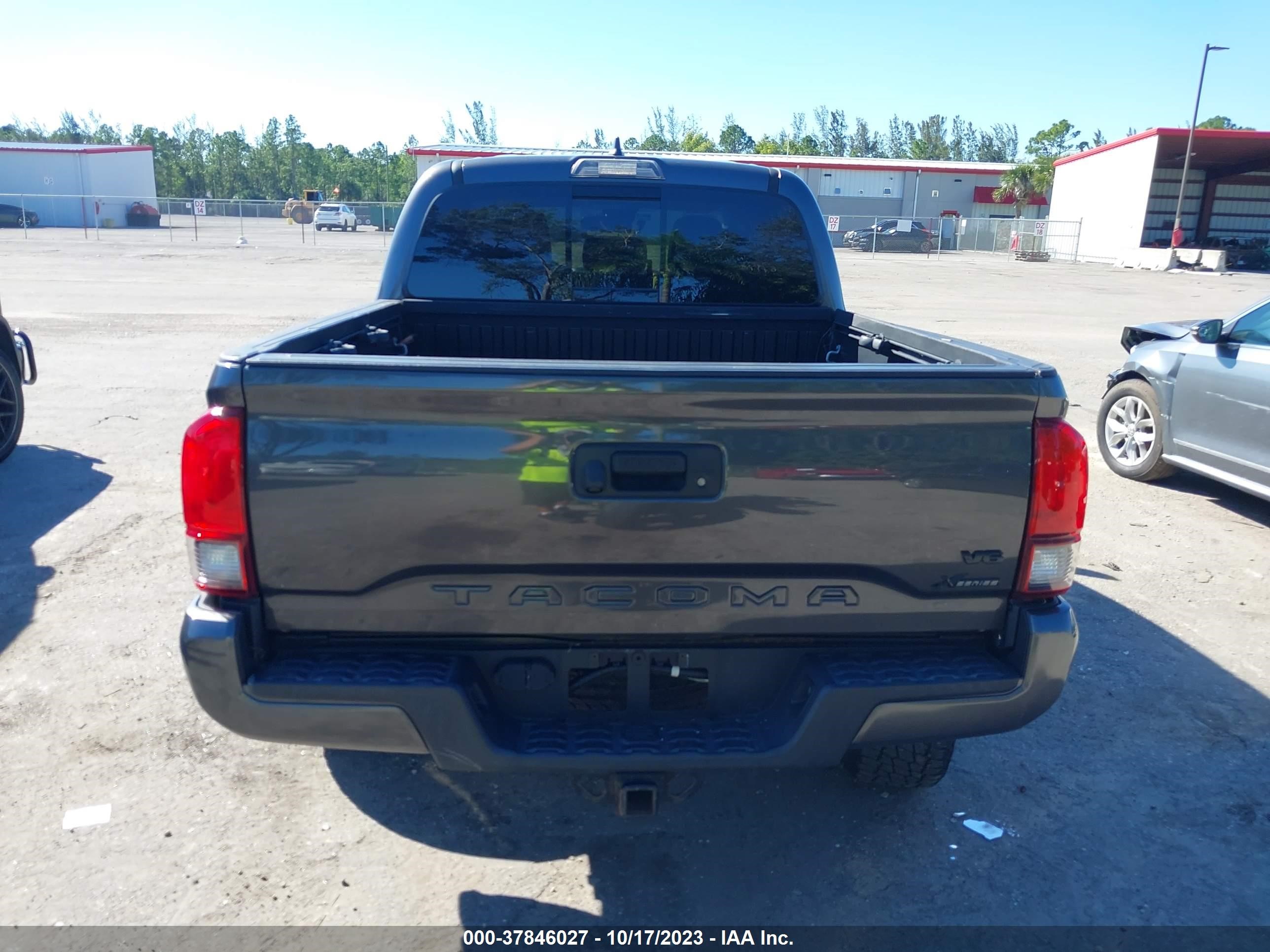 Photo 16 VIN: 5TFAZ5CN0KX079369 - TOYOTA TACOMA 