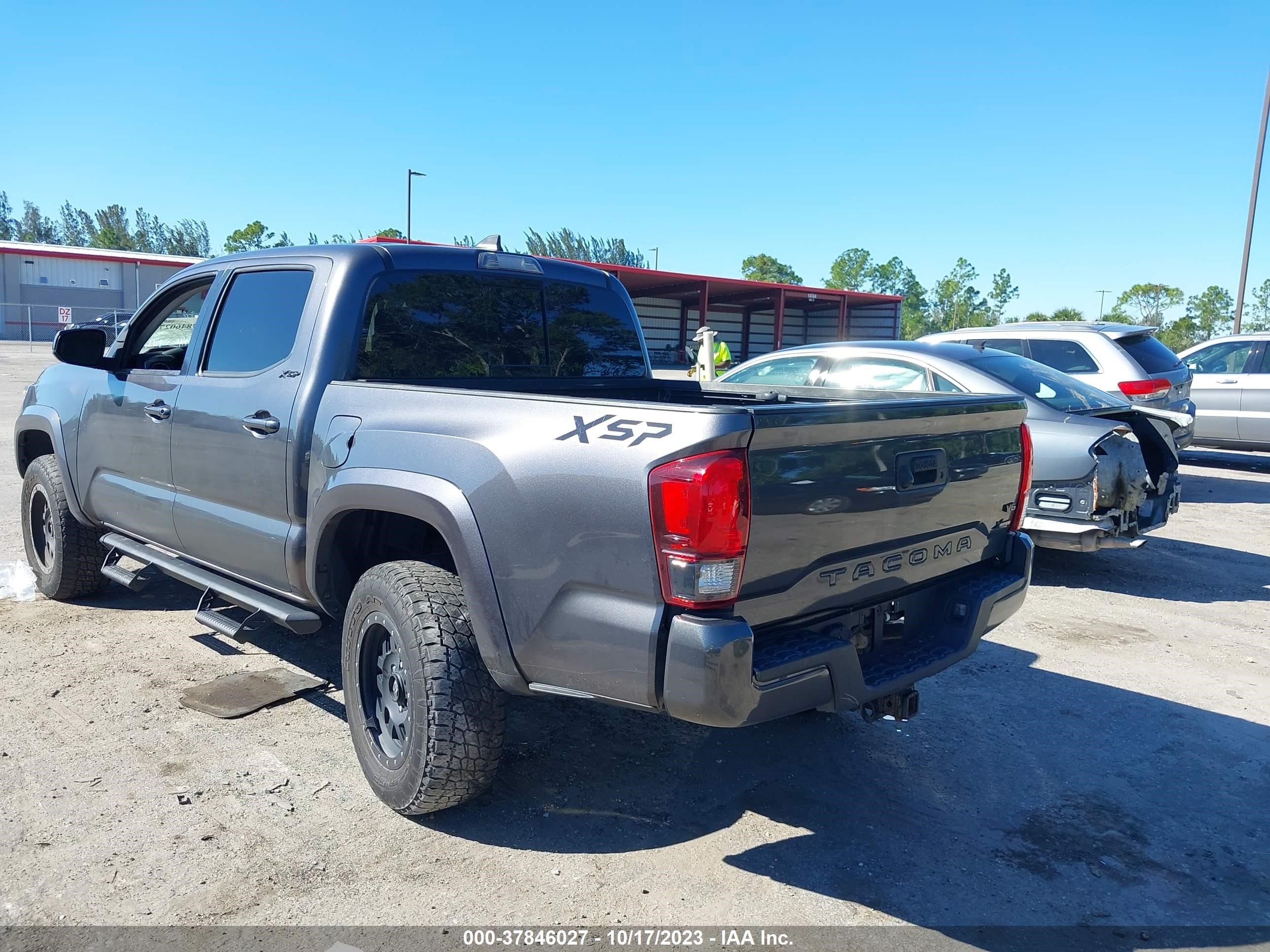 Photo 2 VIN: 5TFAZ5CN0KX079369 - TOYOTA TACOMA 