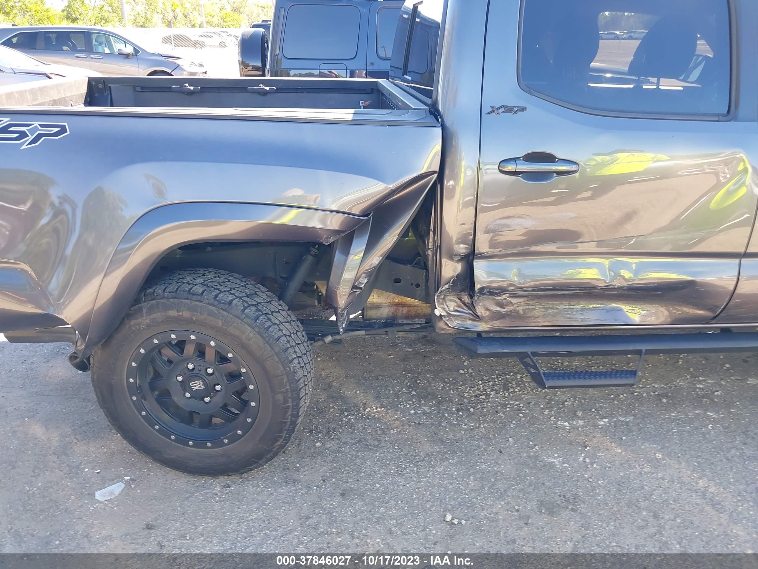 Photo 5 VIN: 5TFAZ5CN0KX079369 - TOYOTA TACOMA 