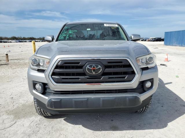 Photo 4 VIN: 5TFAZ5CN1JX064071 - TOYOTA TACOMA 