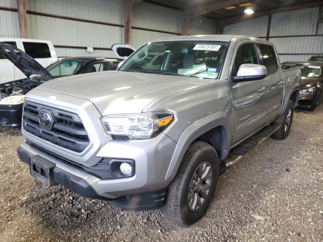 Photo 1 VIN: 5TFAZ5CN2JX055198 - TOYOTA TACOMA DOU 