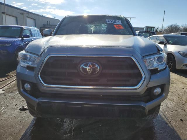 Photo 4 VIN: 5TFAZ5CN2KX077722 - TOYOTA TACOMA 