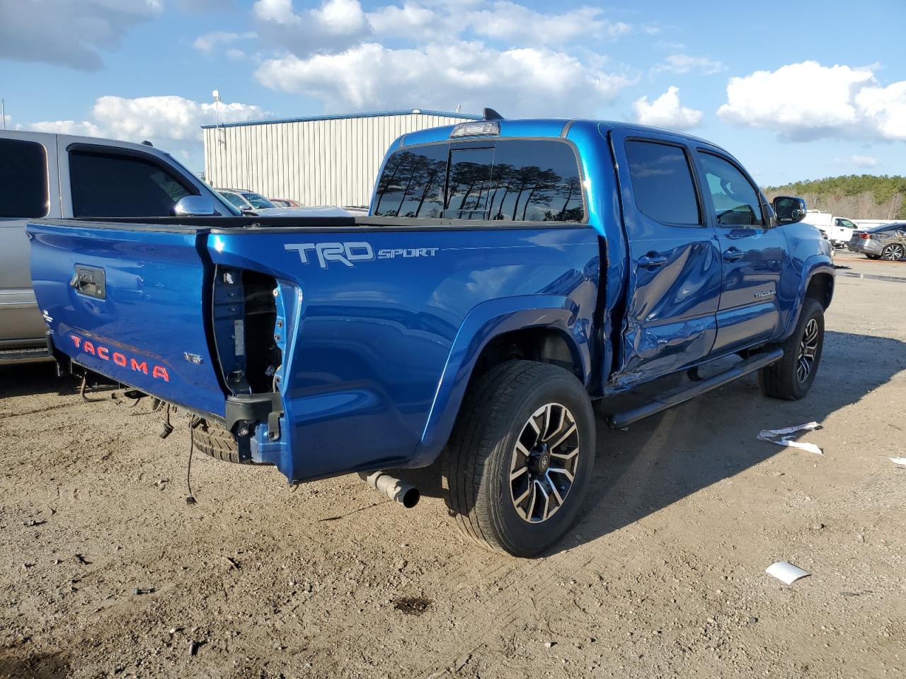 Photo 2 VIN: 5TFAZ5CN3JX062709 - TOYOTA TACOMA 