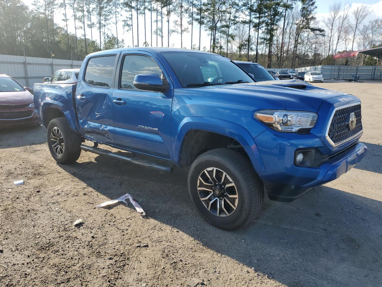 Photo 3 VIN: 5TFAZ5CN3JX062709 - TOYOTA TACOMA 