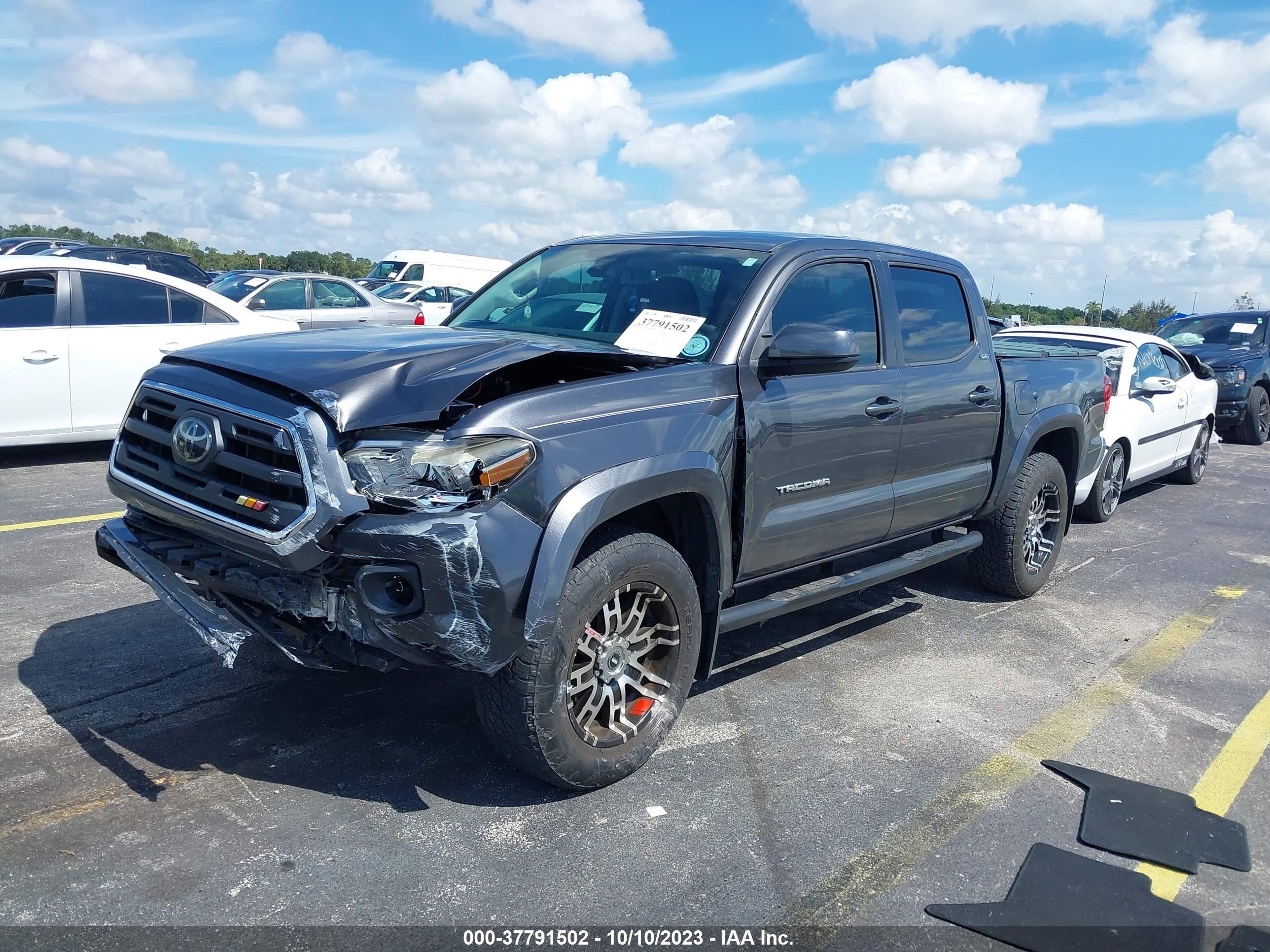 Photo 1 VIN: 5TFAZ5CN4JX058958 - TOYOTA TACOMA 